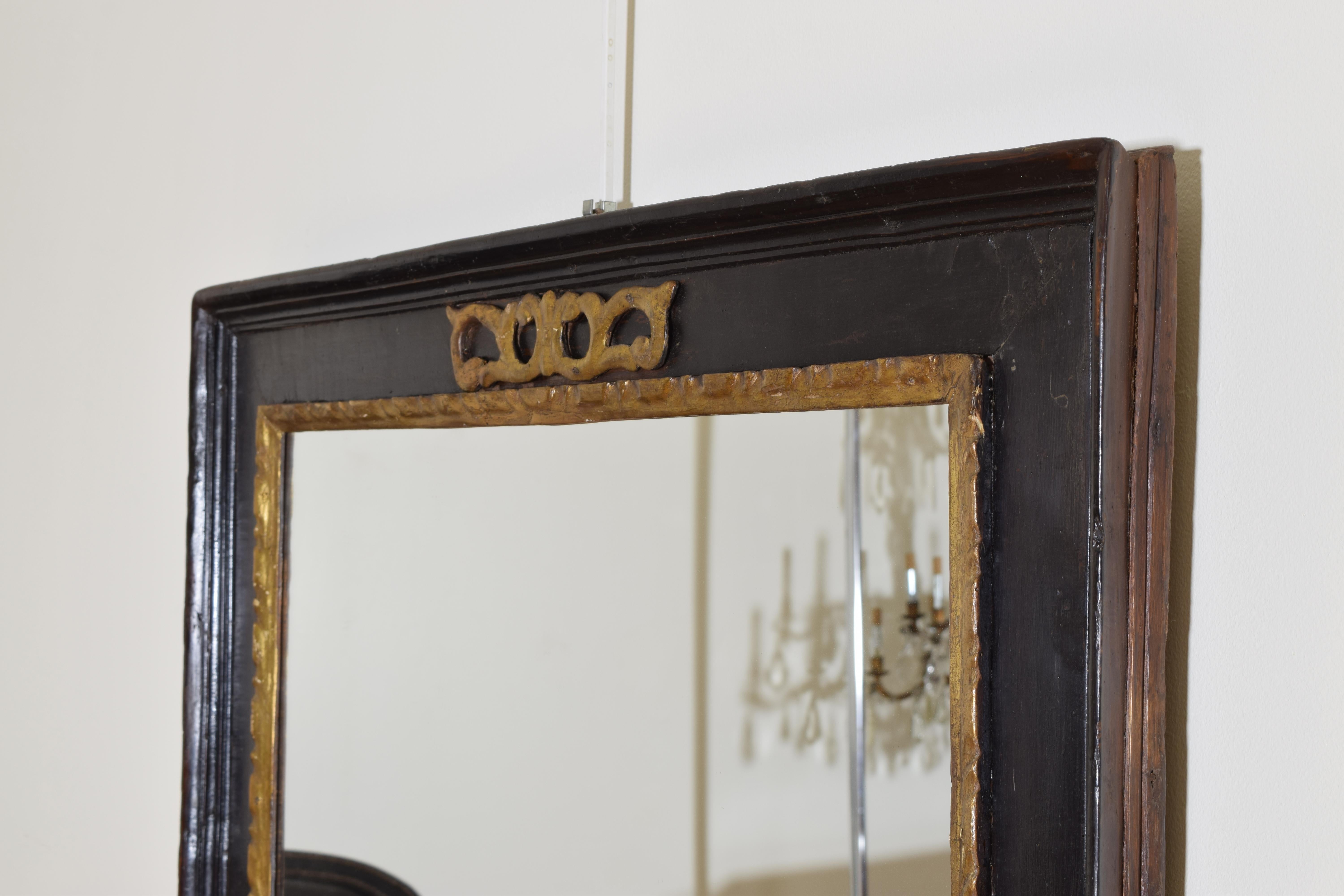 Italian Piemonte LXIV Period Carved Giltwood & Ebonized Mirror Early 18thCentury In Good Condition For Sale In Atlanta, GA