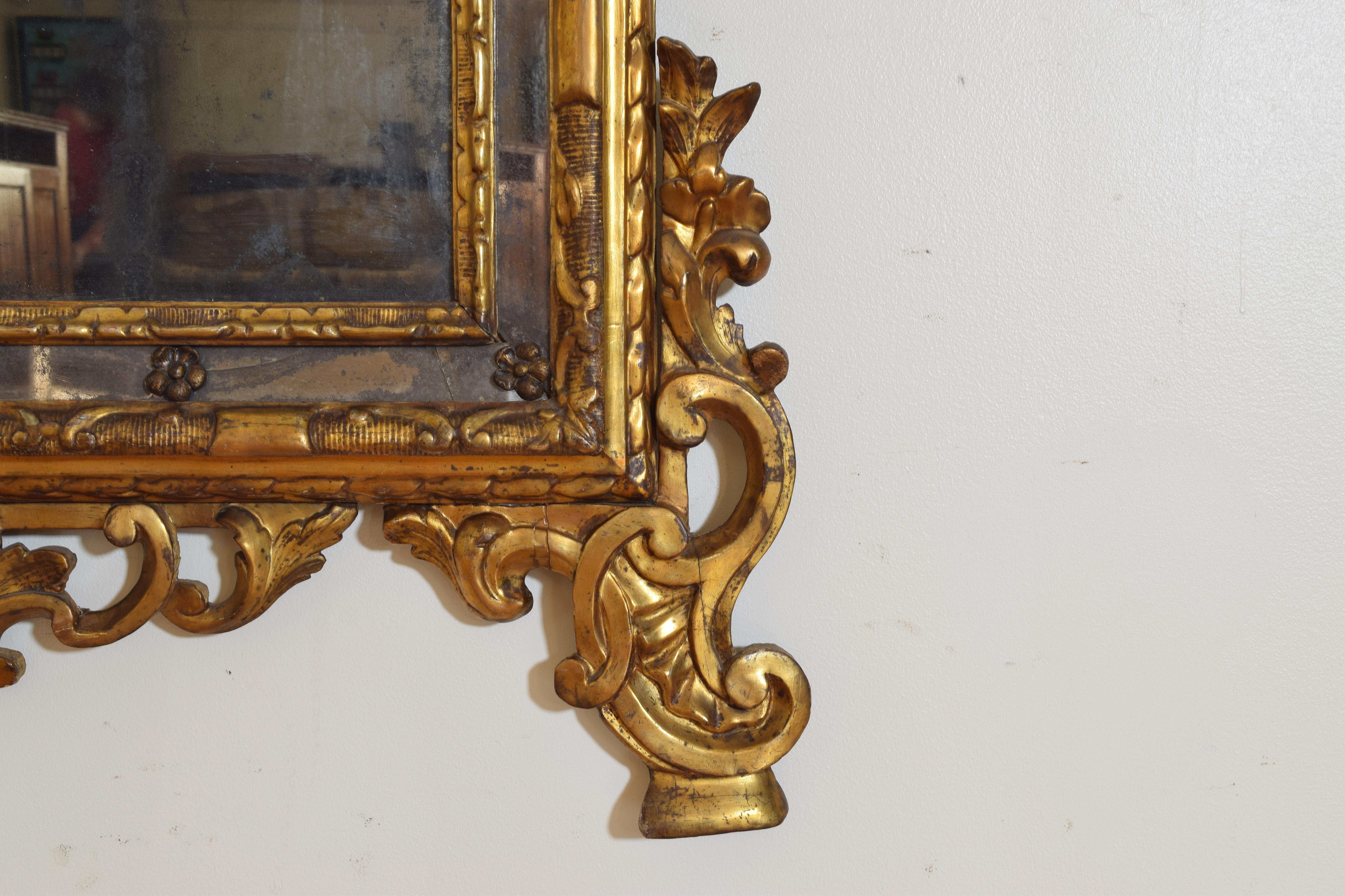 Italian, Piemonte, Rococo Period Carved Giltwood 2-Piece Mirror, 1stq 18th cen. For Sale 6