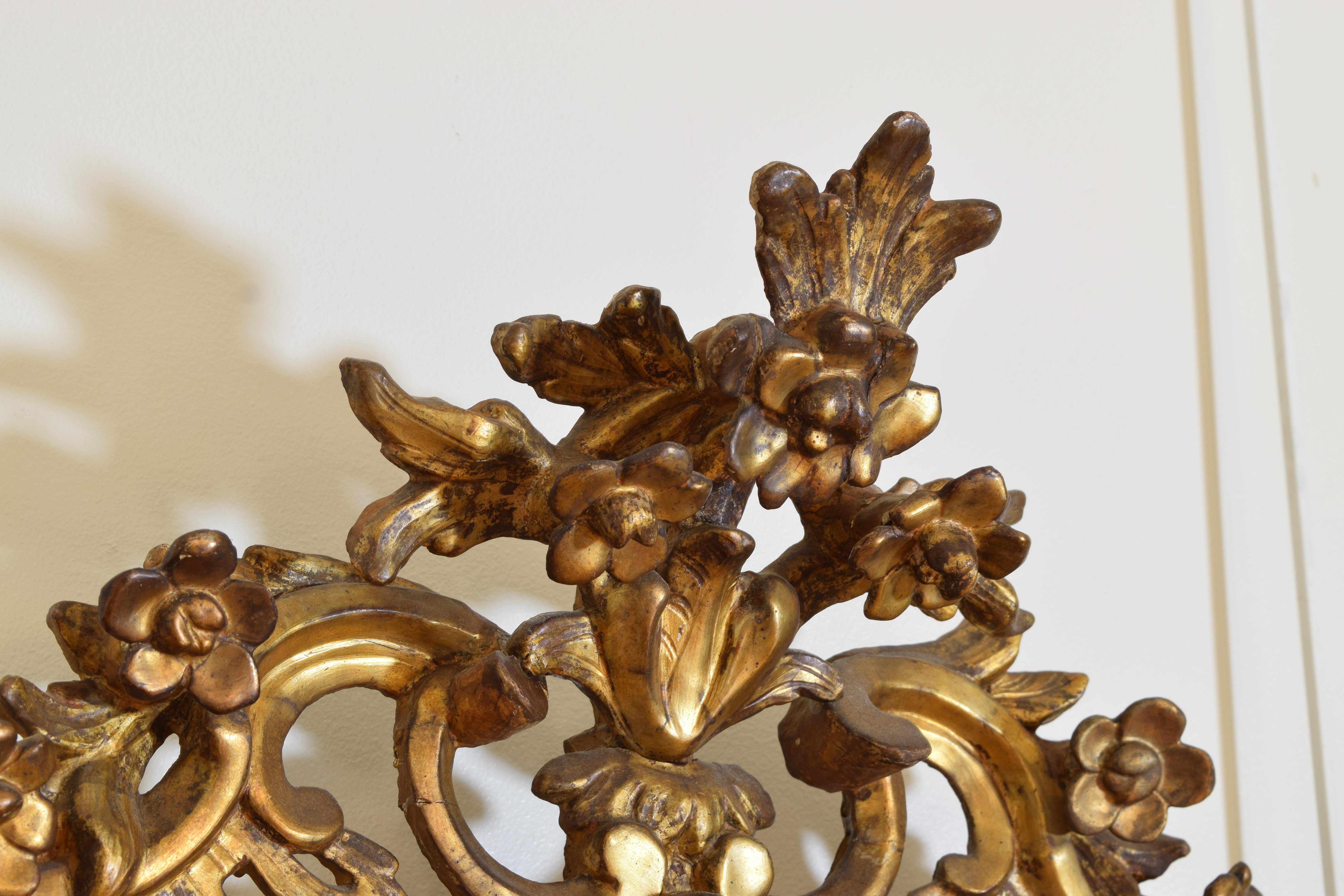 Italian, Piemonte, Rococo Period Carved Giltwood 2-Piece Mirror, 1stq 18th cen. For Sale 1