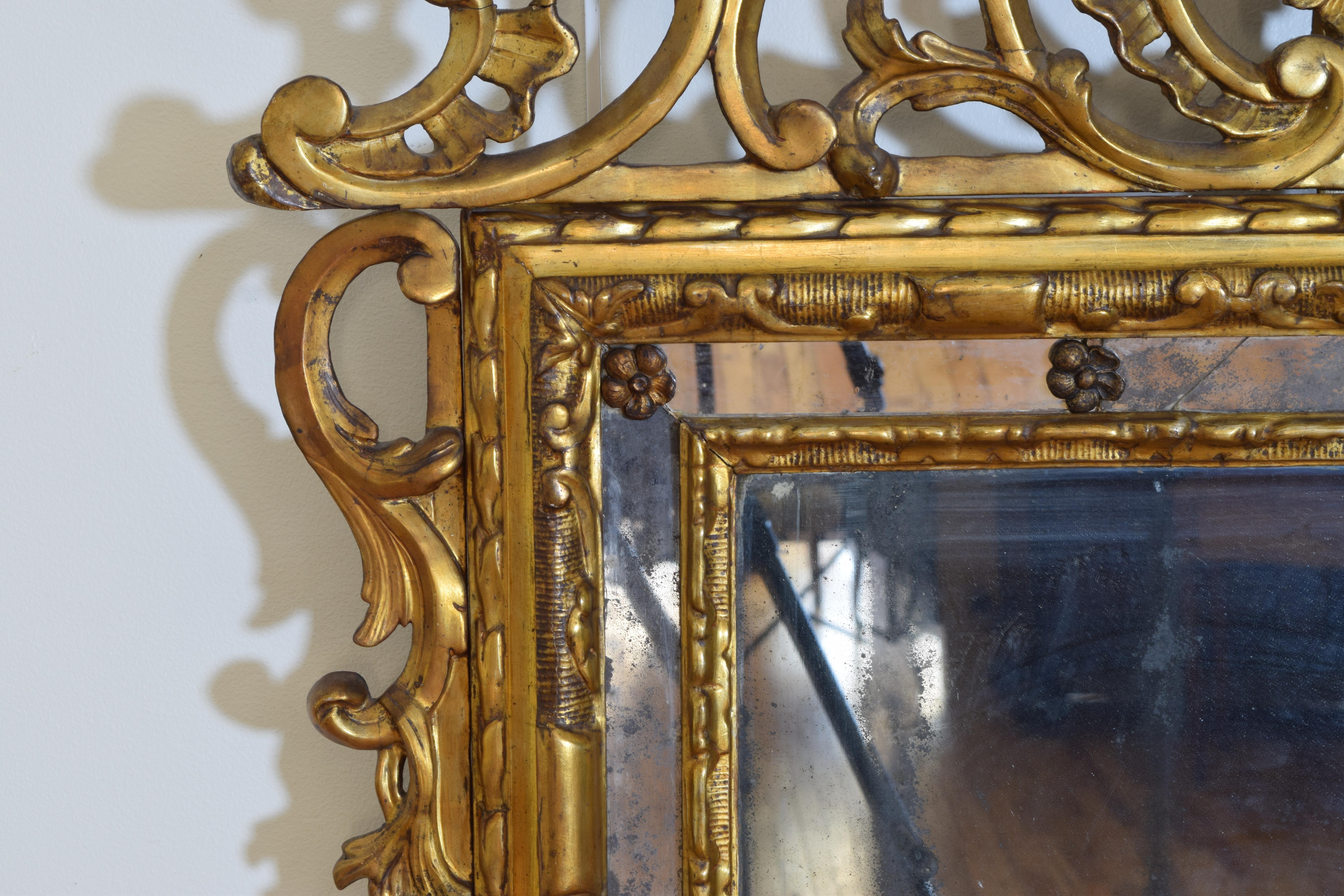 Italian, Piemonte, Rococo Period Carved Giltwood 2-Piece Mirror, 1stq 18th cen. For Sale 2