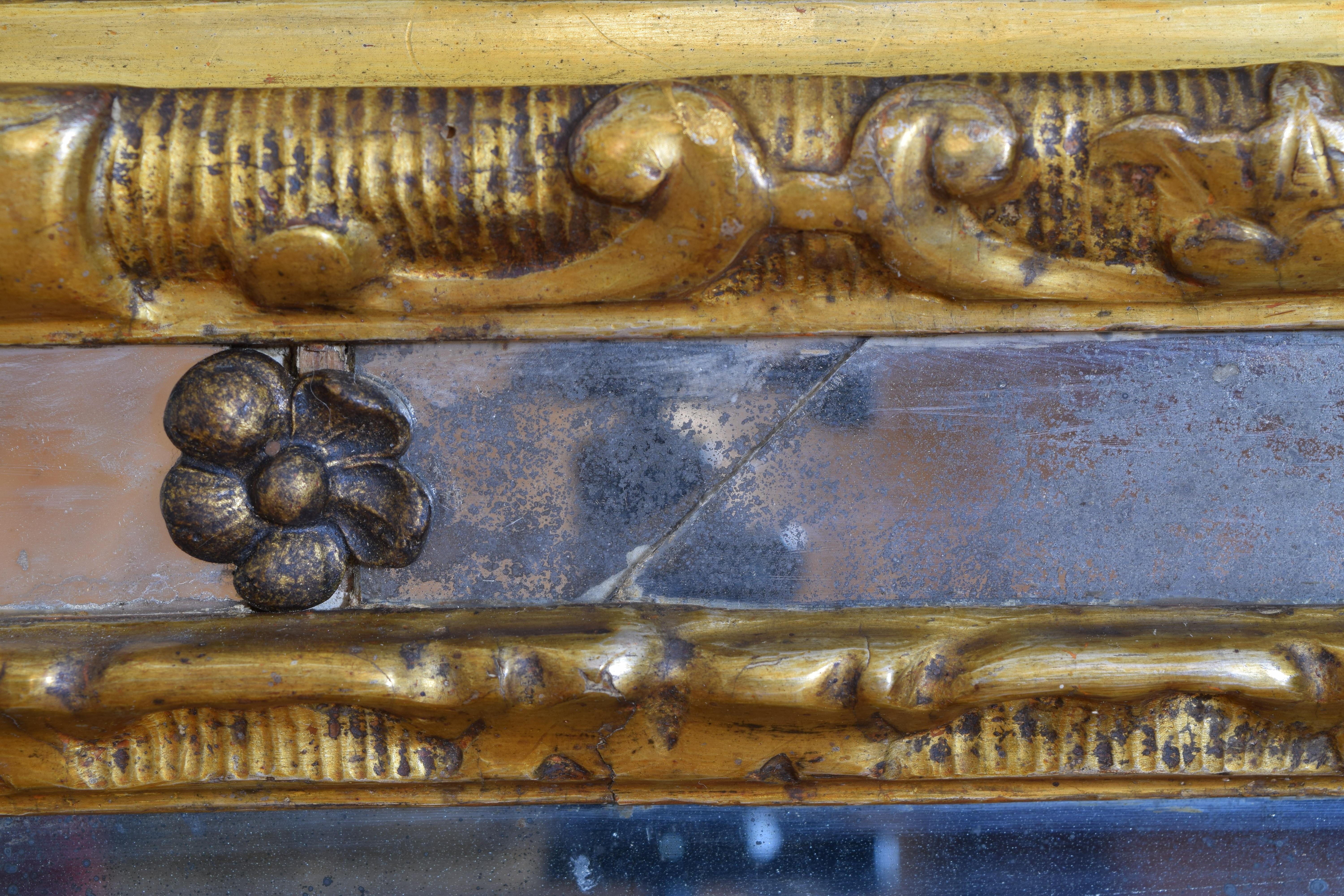 Italian, Piemonte, Rococo Period Carved Giltwood 2-Piece Mirror, 1stq 18th cen. For Sale 3