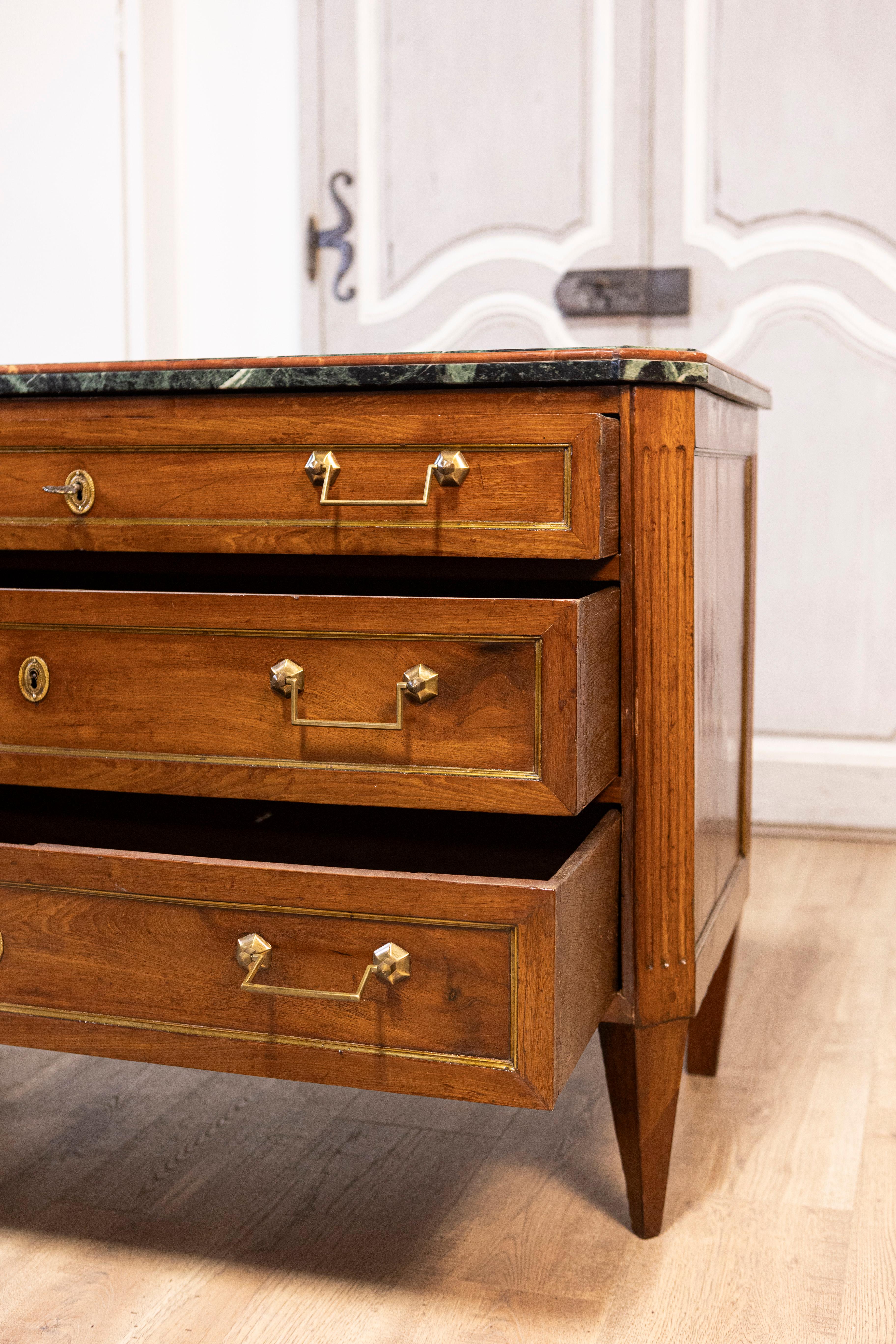 Italian Piemontese 1890s Three-Drawer Walnut Commode with Dark Green Marble Top For Sale 6