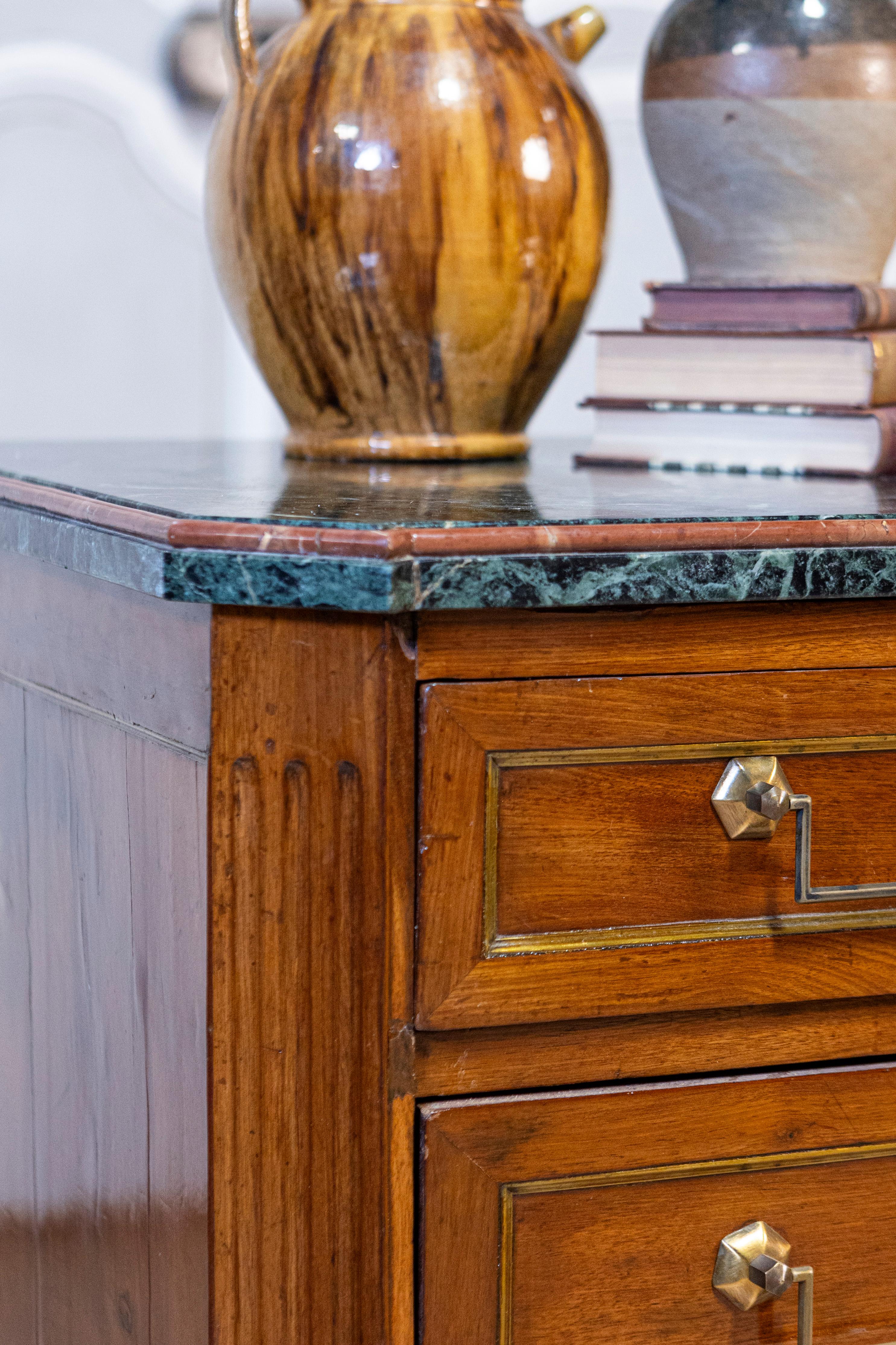 Italian Piemontese 1890s Three-Drawer Walnut Commode with Dark Green Marble Top For Sale 10