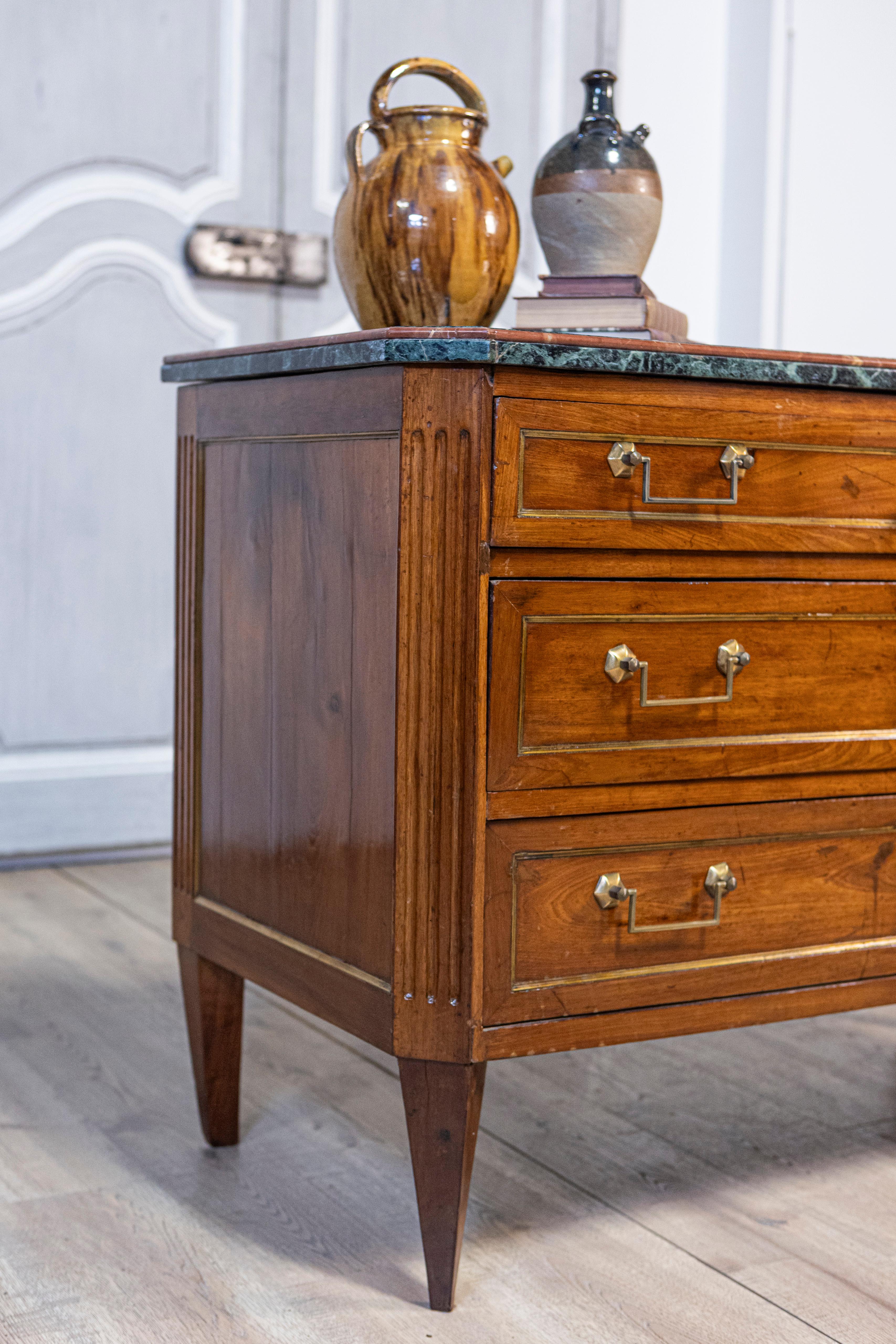 Italian Piemontese 1890s Three-Drawer Walnut Commode with Dark Green Marble Top For Sale 12
