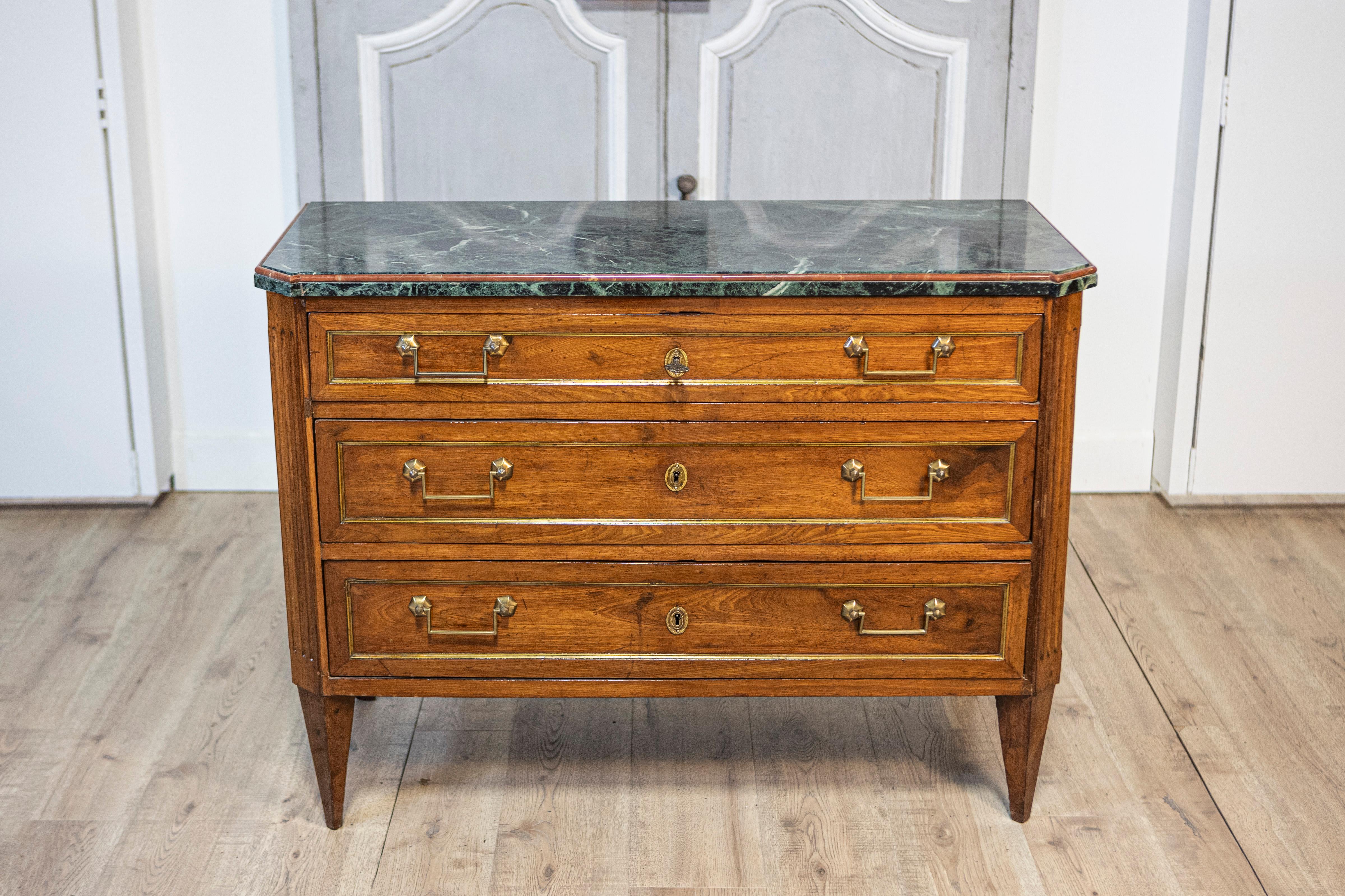 Italian Piemontese 1890s Three-Drawer Walnut Commode with Dark Green Marble Top For Sale 13