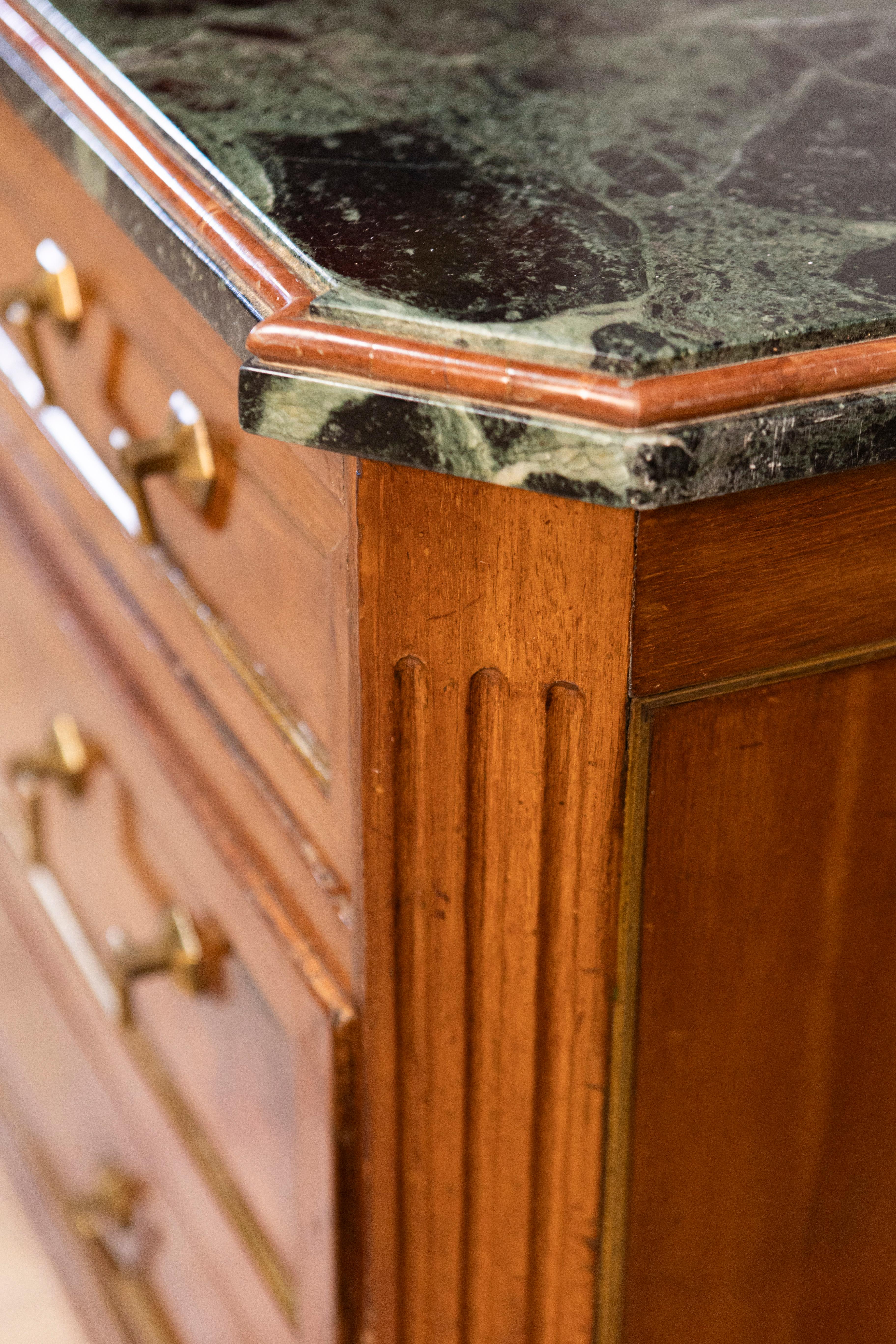 Italian Piemontese 1890s Three-Drawer Walnut Commode with Dark Green Marble Top For Sale 2
