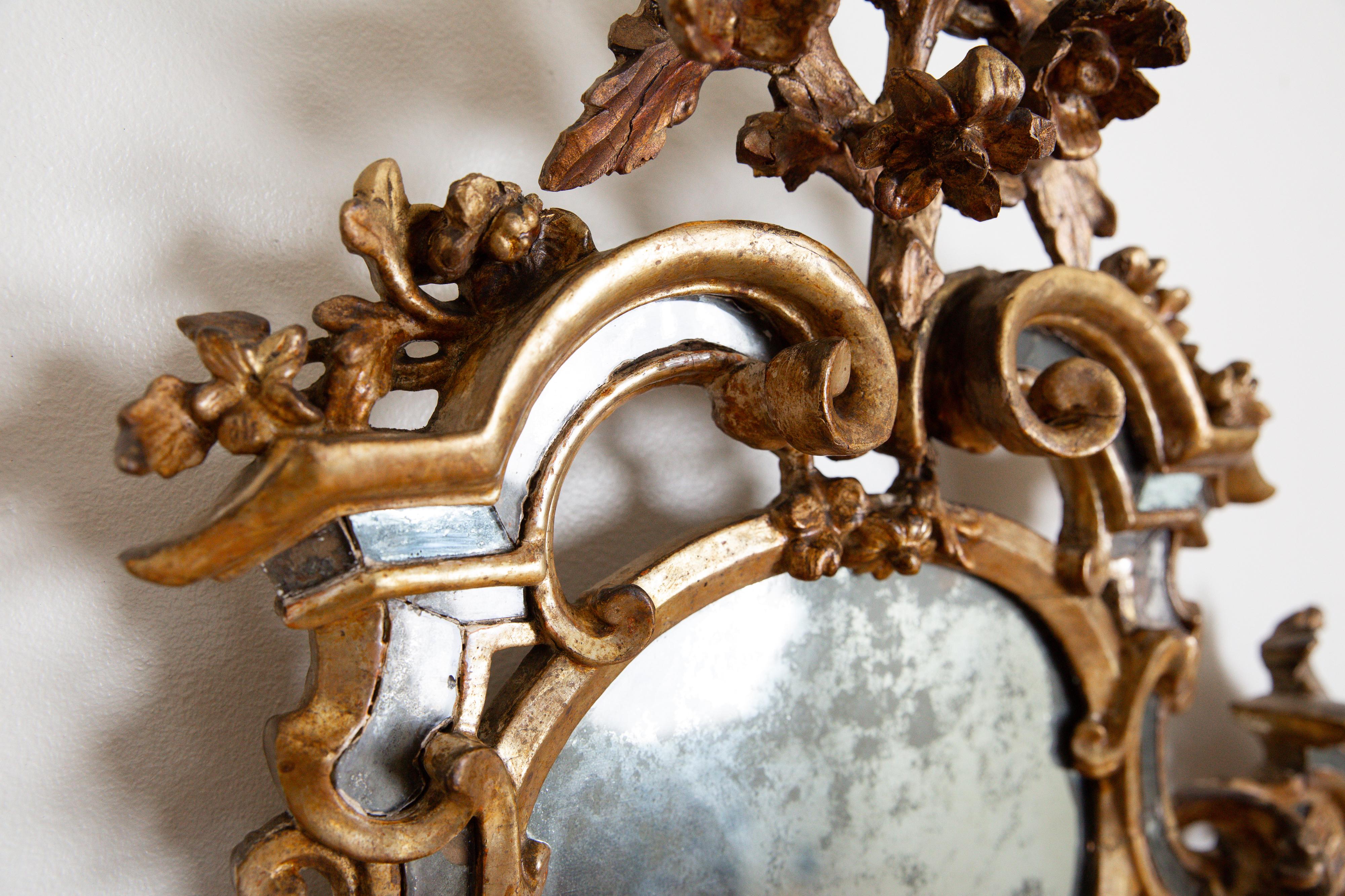 Italie, Piémont, Miroir en bois doré sculpté, milieu du XVIIIe siècle en vente 2