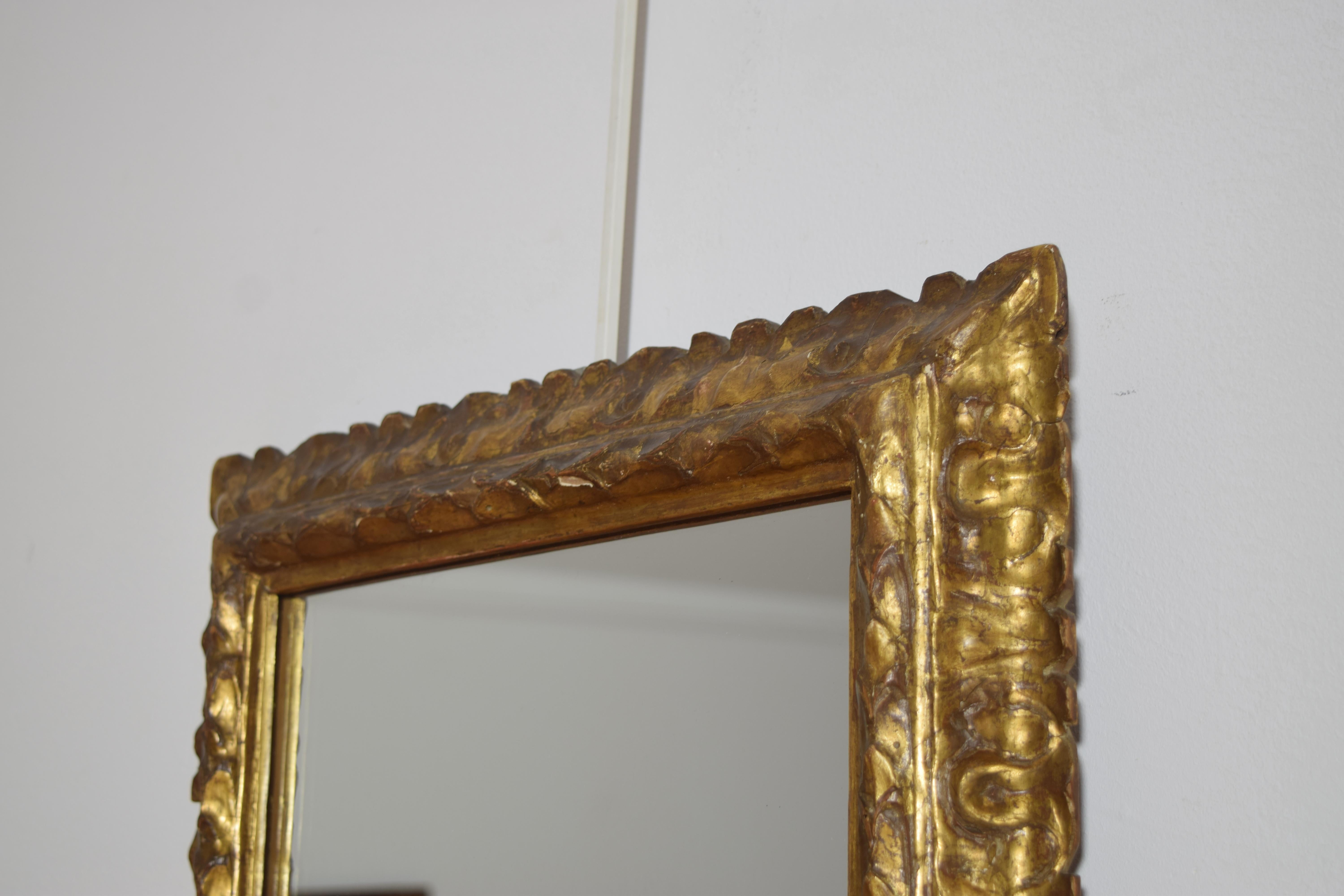 Espejo italiano, piemontés, de madera dorada tallada, Transición LXV/LXVI, ca. 1780 Italiano en venta