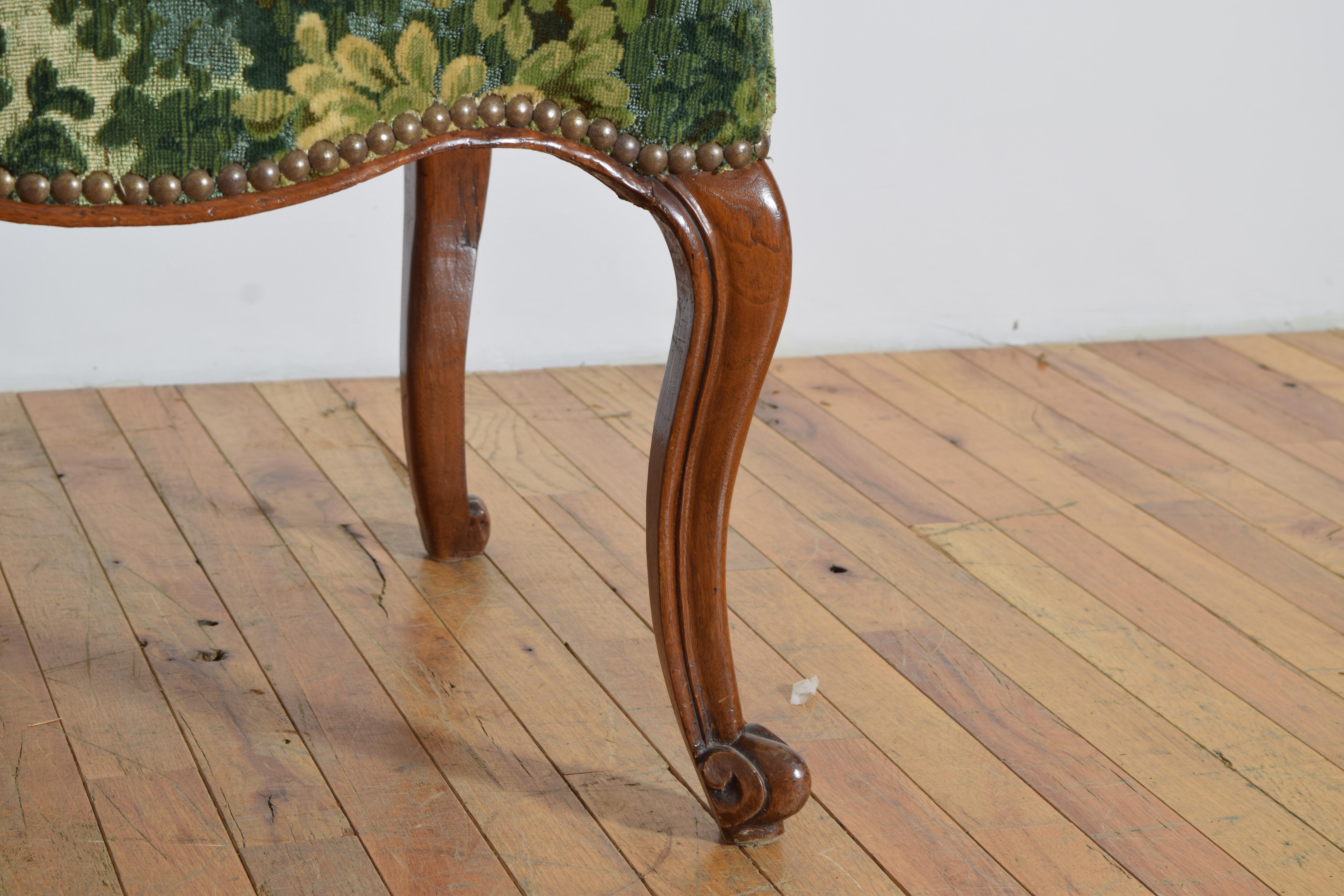 Paire de fauteuils en noyer et tapissés d'époque Louis XV, Piémontaise, italienne, 18e siècle en vente 3