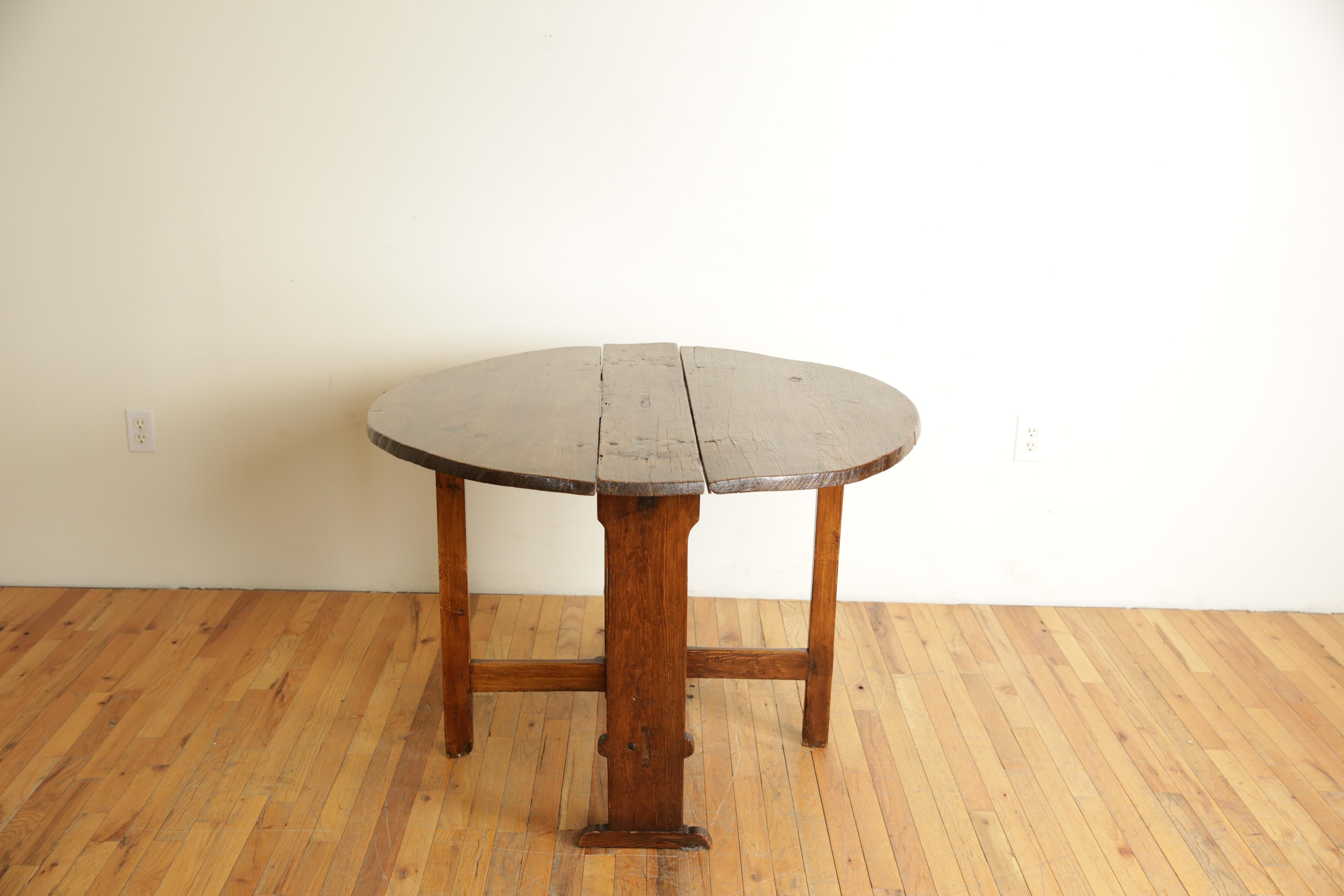 Louis XIV Italian, Tuscan, LXIV Period Castagno-Wood Folding Drop-Leaf Table, Early 18th C