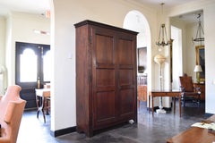 Italiano, Piemontese, Armadio in noce massiccio del periodo barocco, inizio XVII secolo