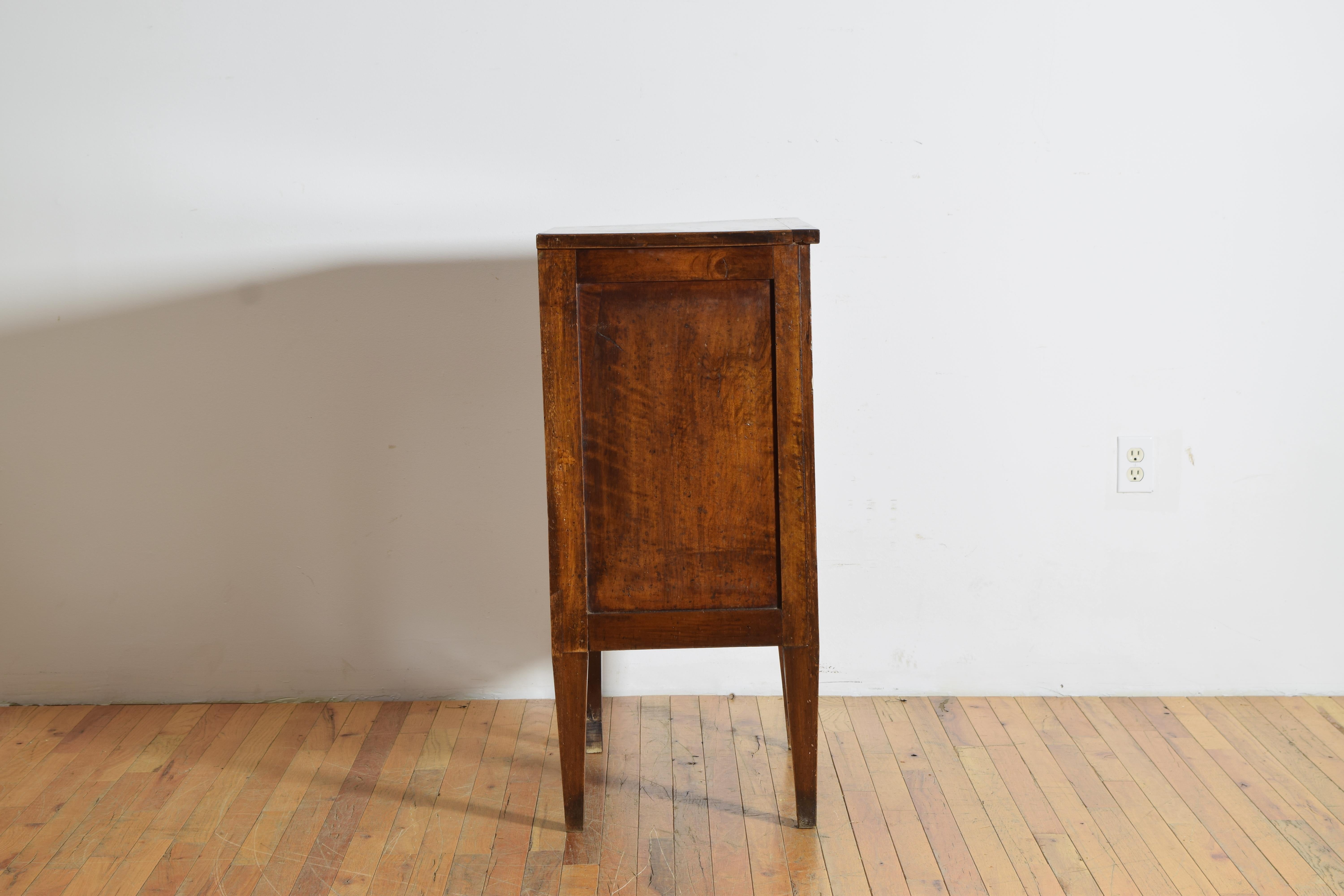 Italian, Piemontese, Walnut/Ebonized Neoclassic 8-Drawer Commode, early 19th cen In Good Condition For Sale In Atlanta, GA