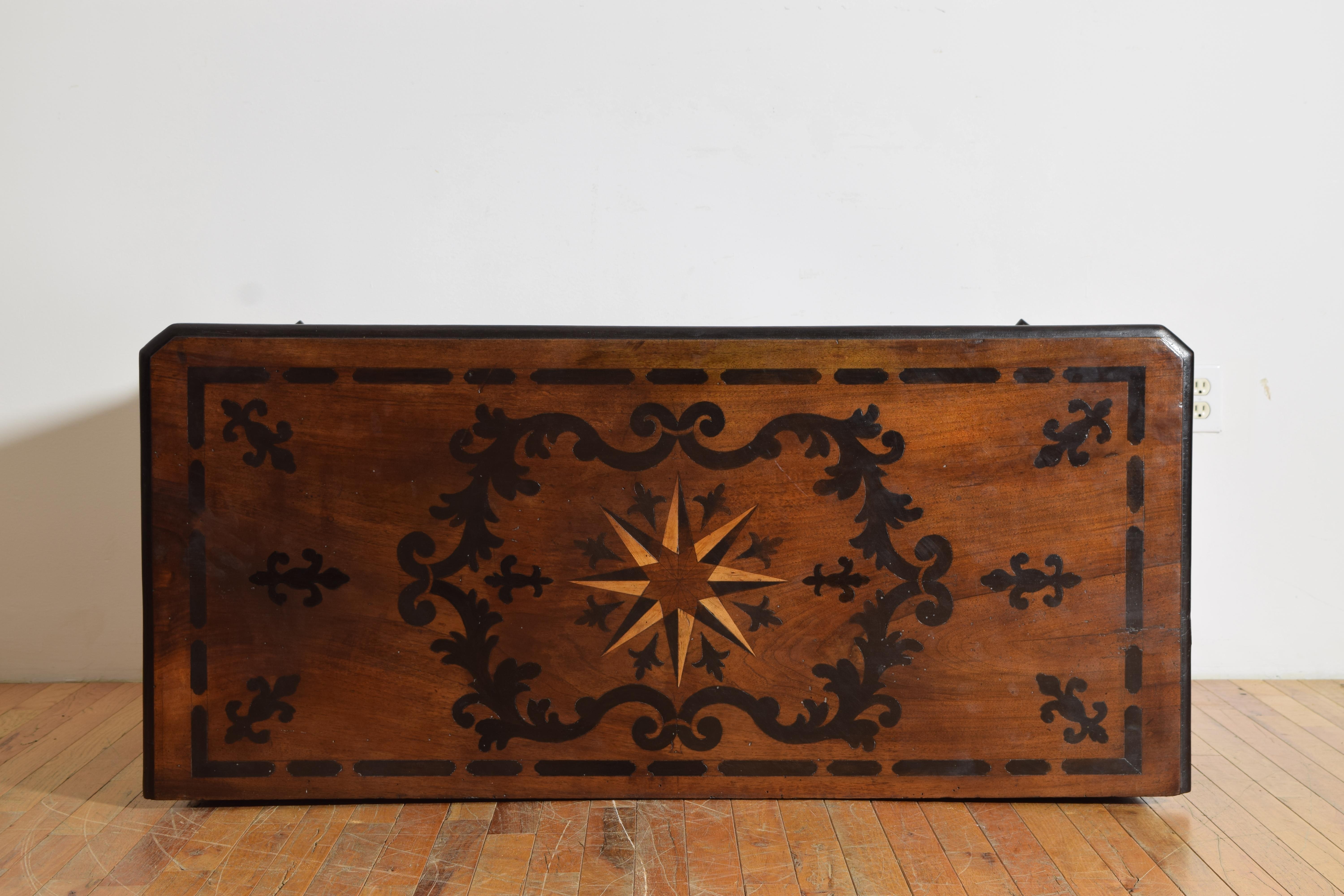 Italian, Piemontese, Walnut, Inlaid, & Ebonized 4-Drawer Commode, early 18th cen For Sale 4