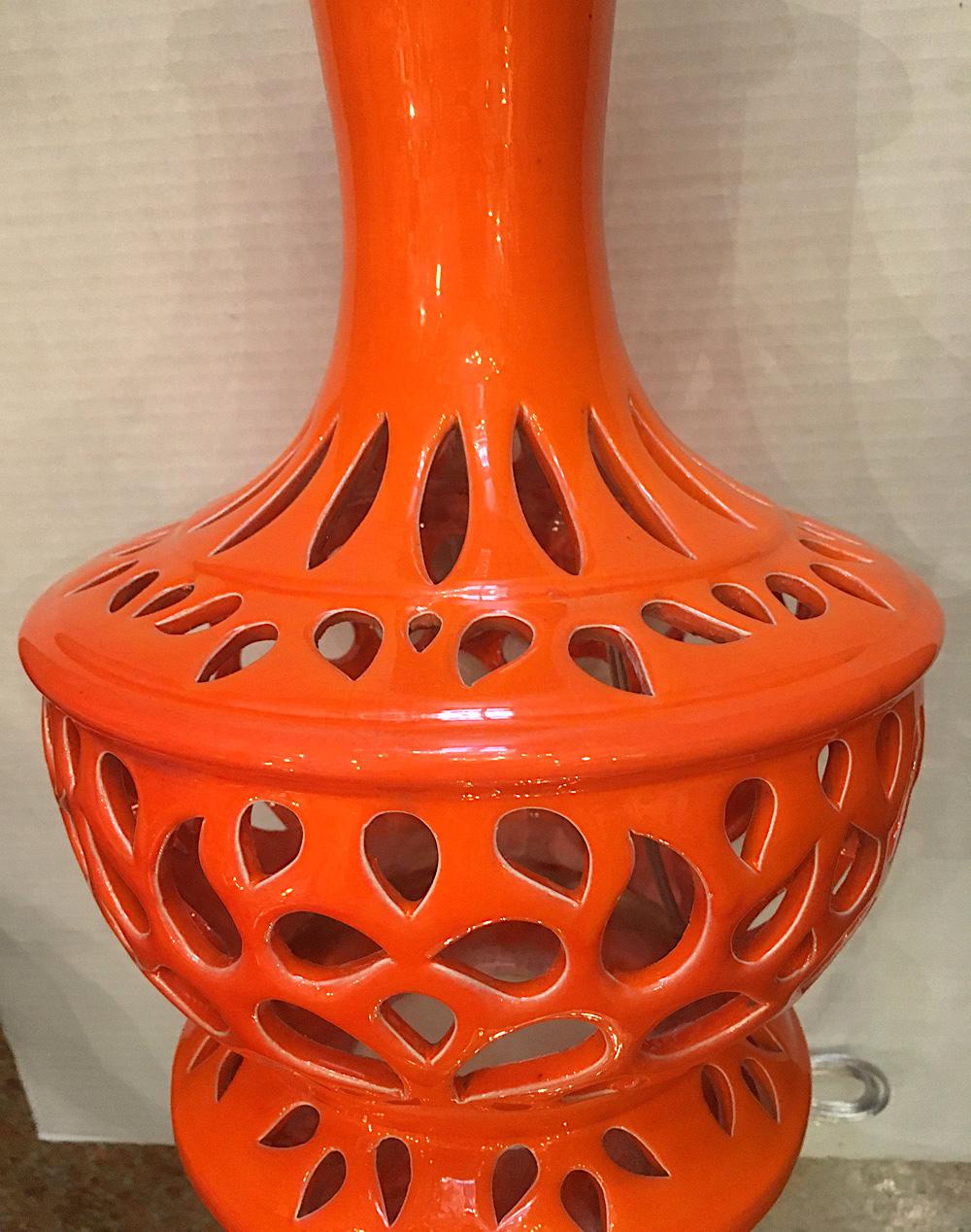 Italian Pierced Porcelain Table Lamp im Zustand „Gut“ in New York, NY