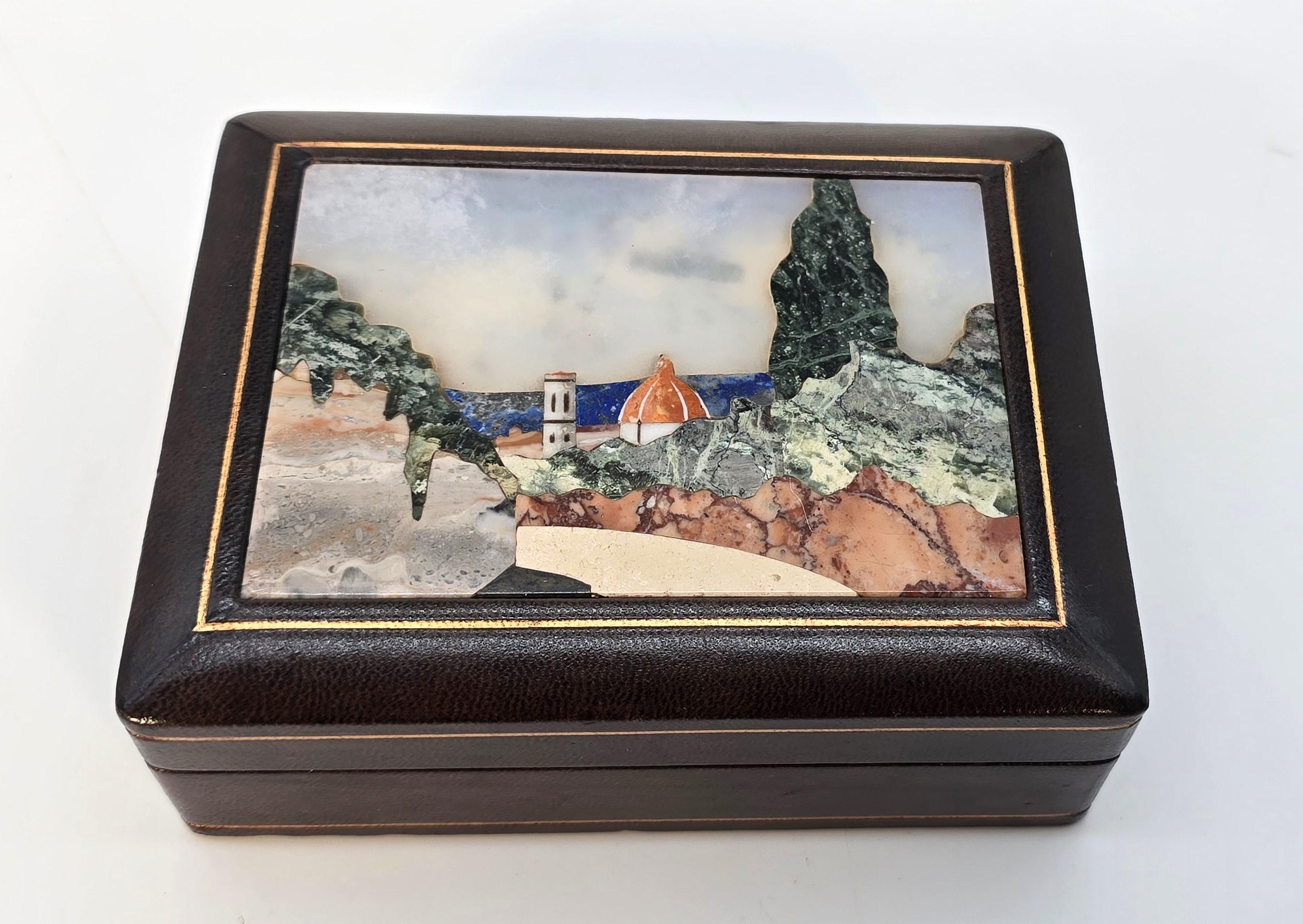 italien Italian pietra dura leather covered box  depicting Florence Cathedral, C 1930 en vente