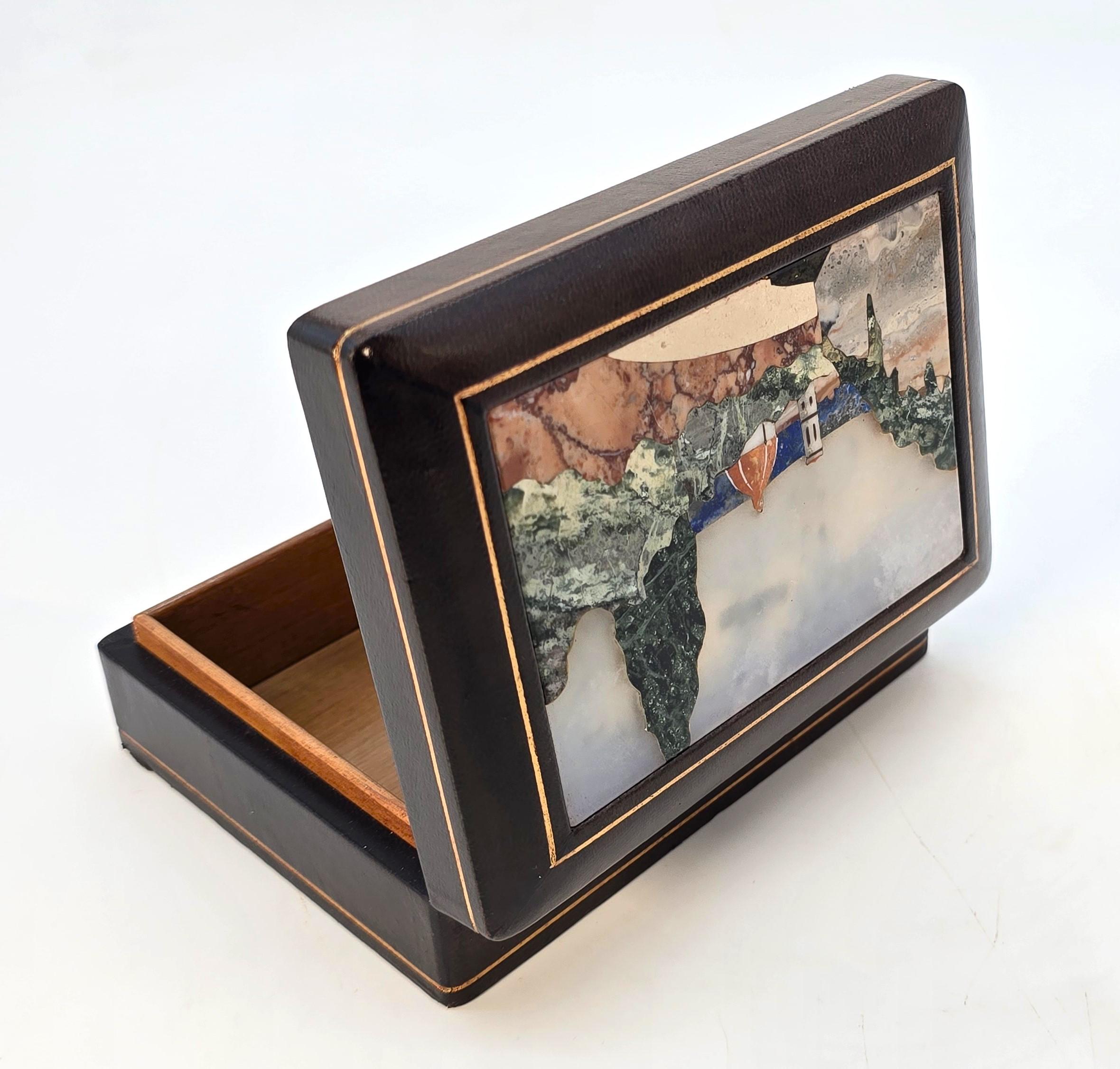 Italian pietra dura leather covered box  depicting Florence Cathedral, C 1930 en vente 1
