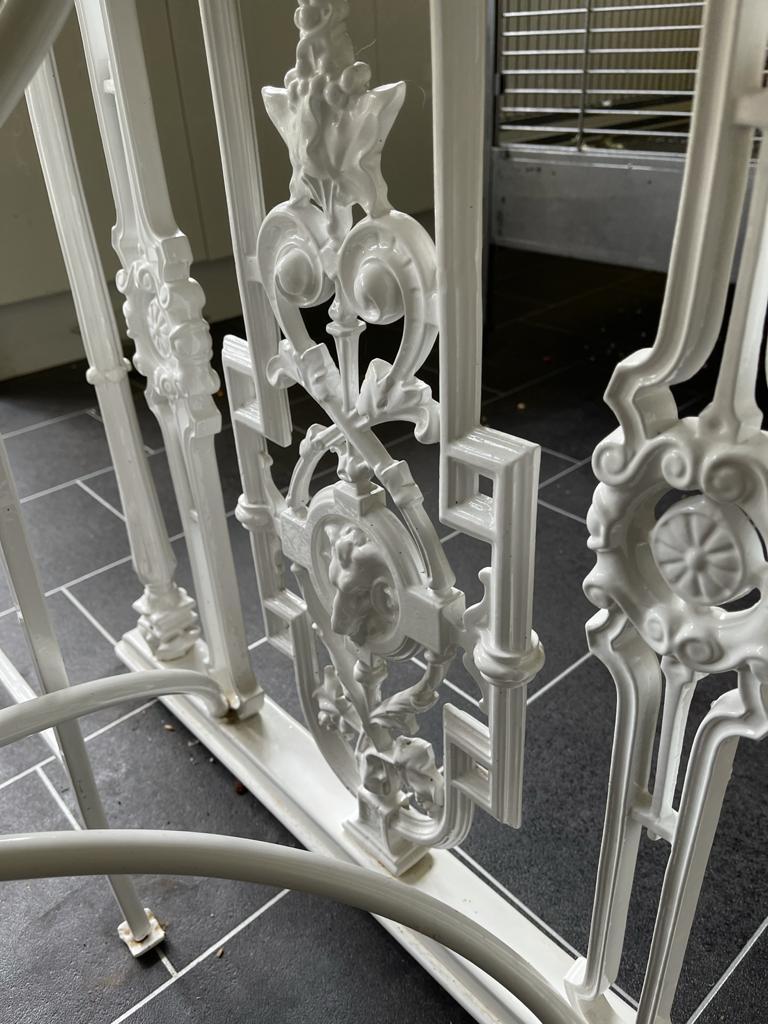 Table centrale italienne en marbre Pietra Dura avec six chaises en vente 6
