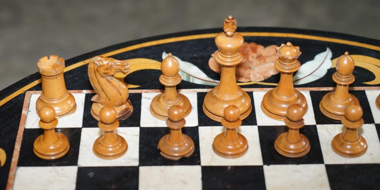 Italian Pietra Dura Marble Chess Table Regency Hardwood Base Staunton Chess Set For Sale 3
