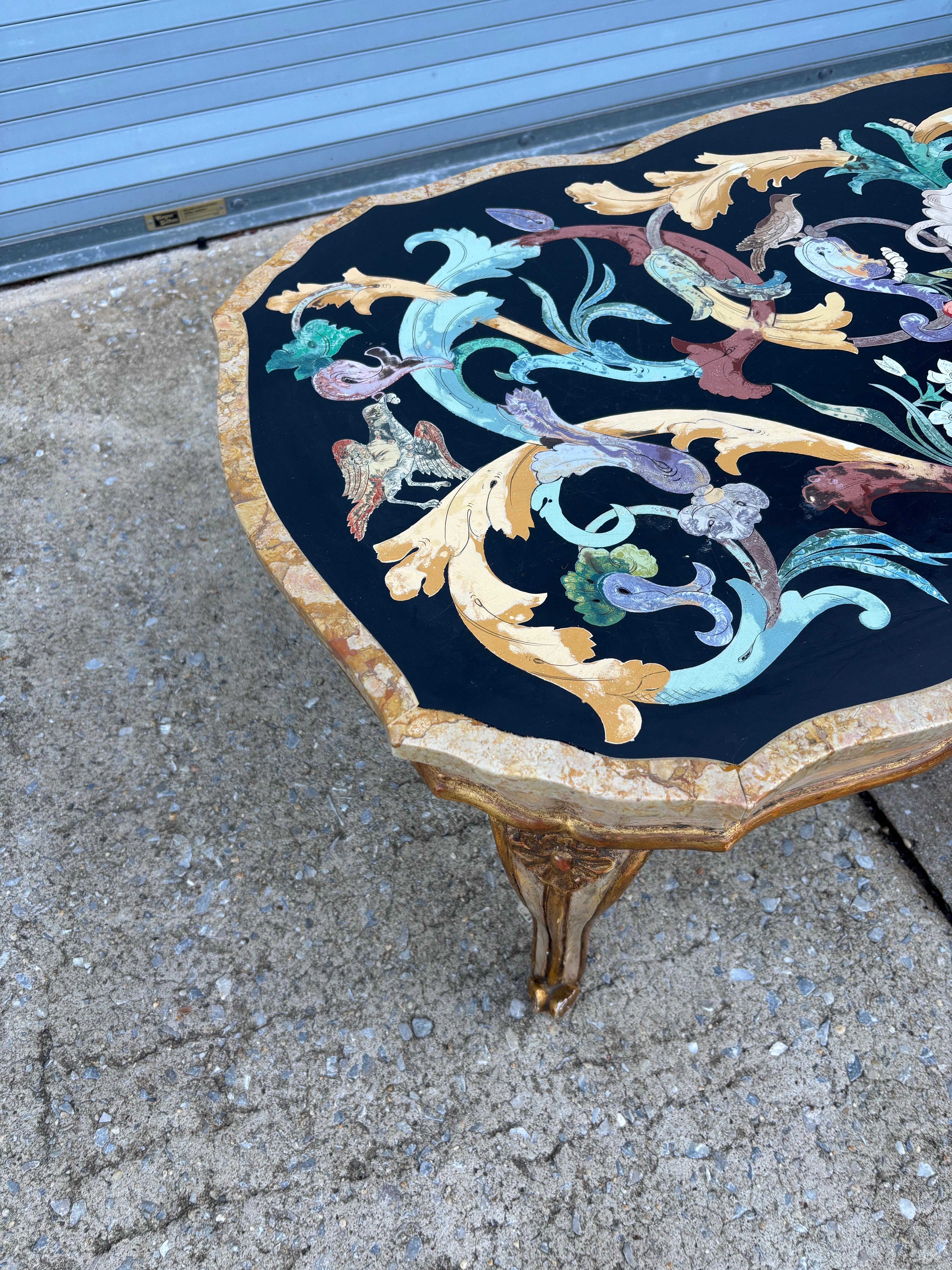 Milieu du XXe siècle Table basse italienne Pietra Dura en marbre en vente