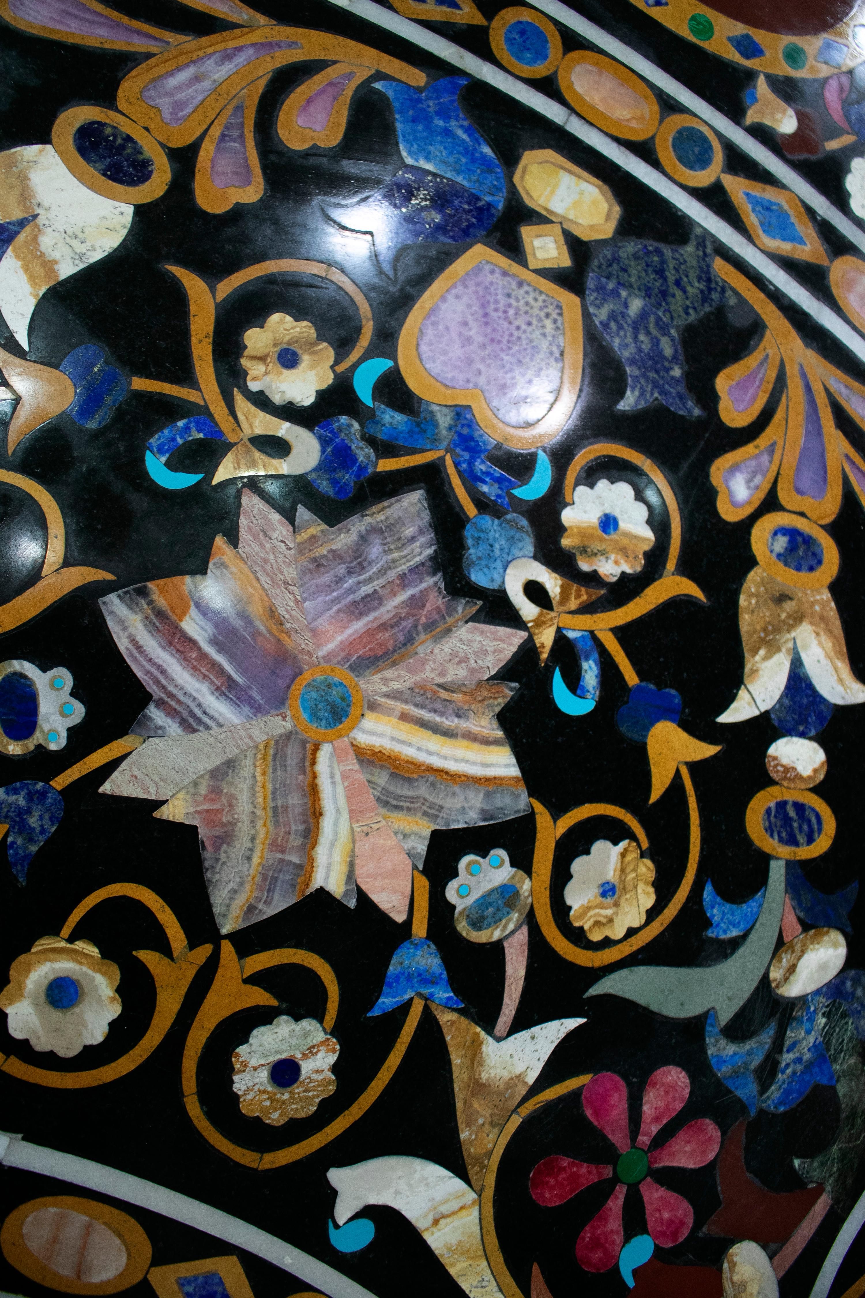 Plateau de table rond italien en mosaïque de pierre incrustée Pietra Dura de style florentin en vente 5