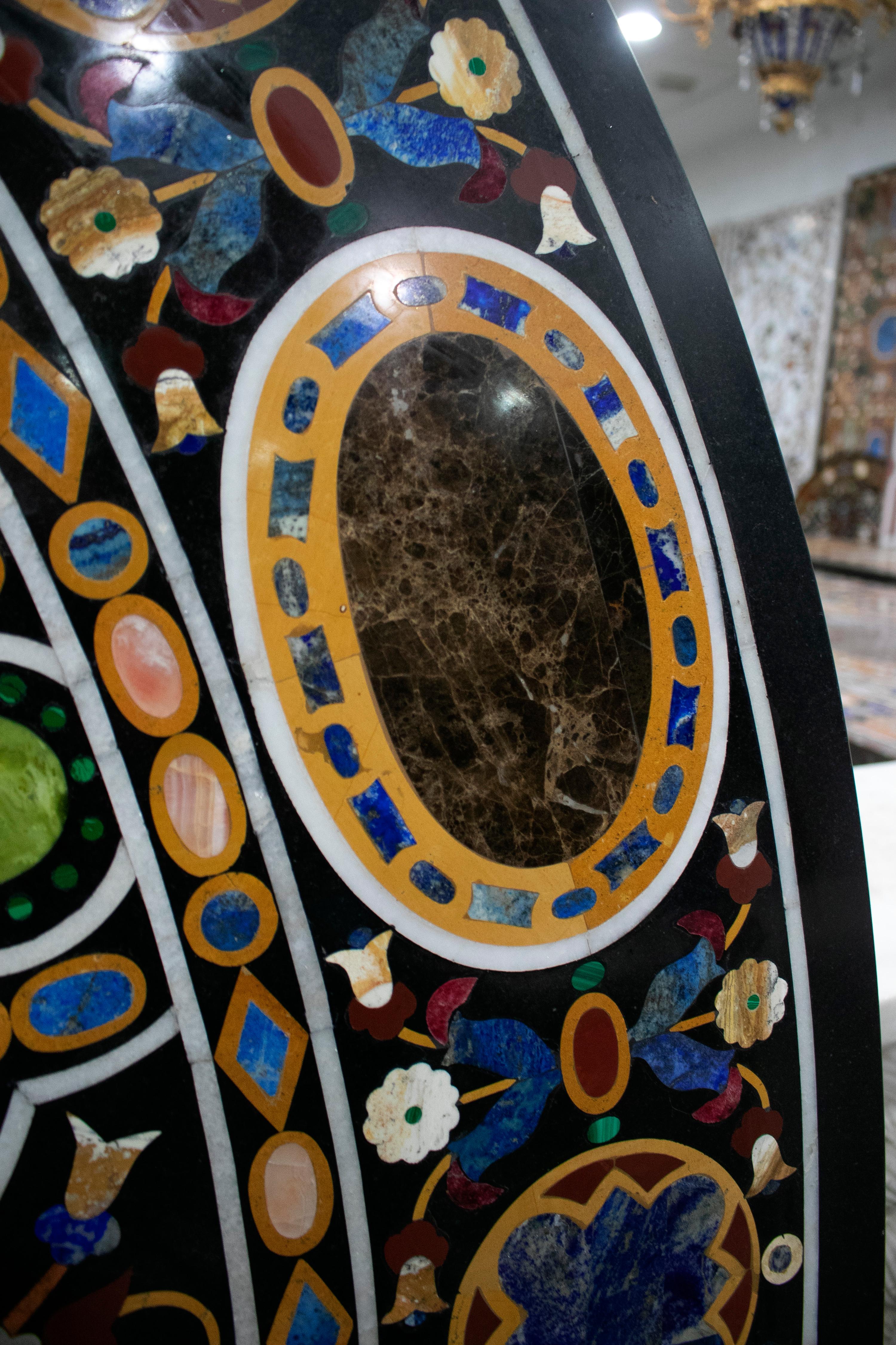 Plateau de table rond italien en mosaïque de pierre incrustée Pietra Dura de style florentin en vente 7