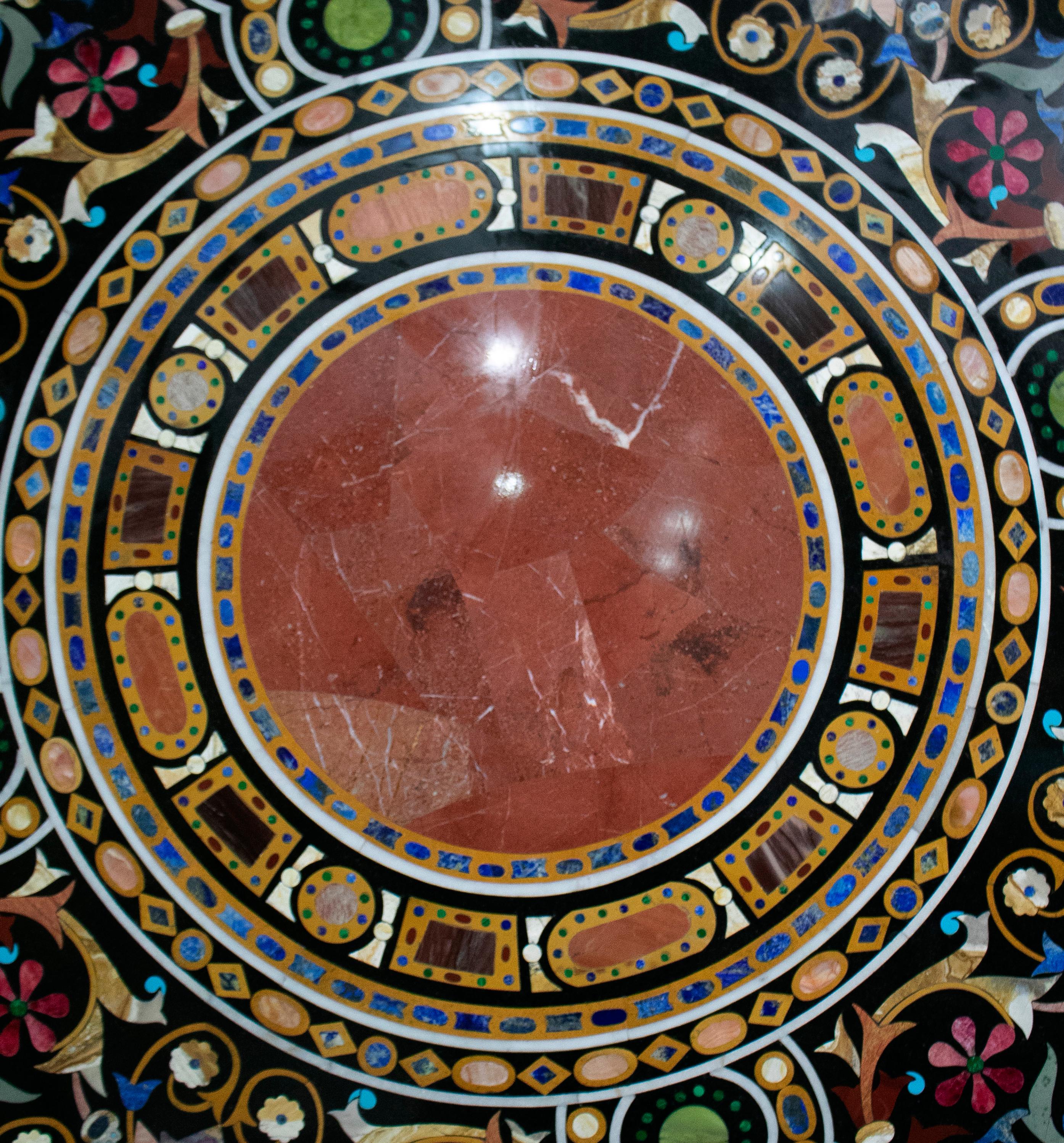 Plateau de table rond italien en mosaïque de pierre incrustée Pietra Dura de style florentin en vente 2