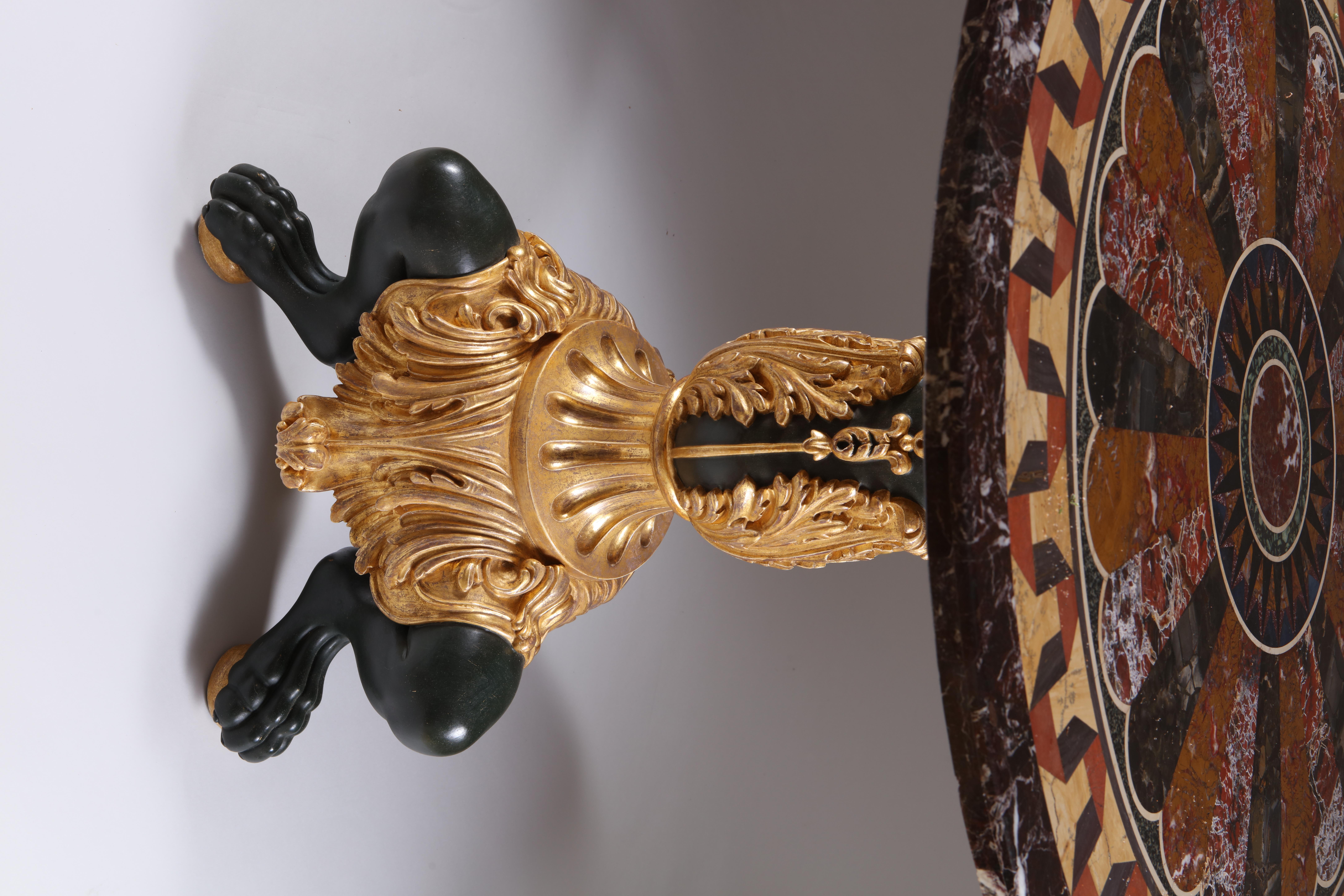 Dieser prächtige Mustertisch enthält einige unglaubliche Exemplare, die die reichsten, tiefsten und lebendigsten Farben der begehrtesten Marmorarten hervorheben. Dieser italienische Grand-Tour-Mitteltisch gehört zu den schönsten seiner Art.

Dieses