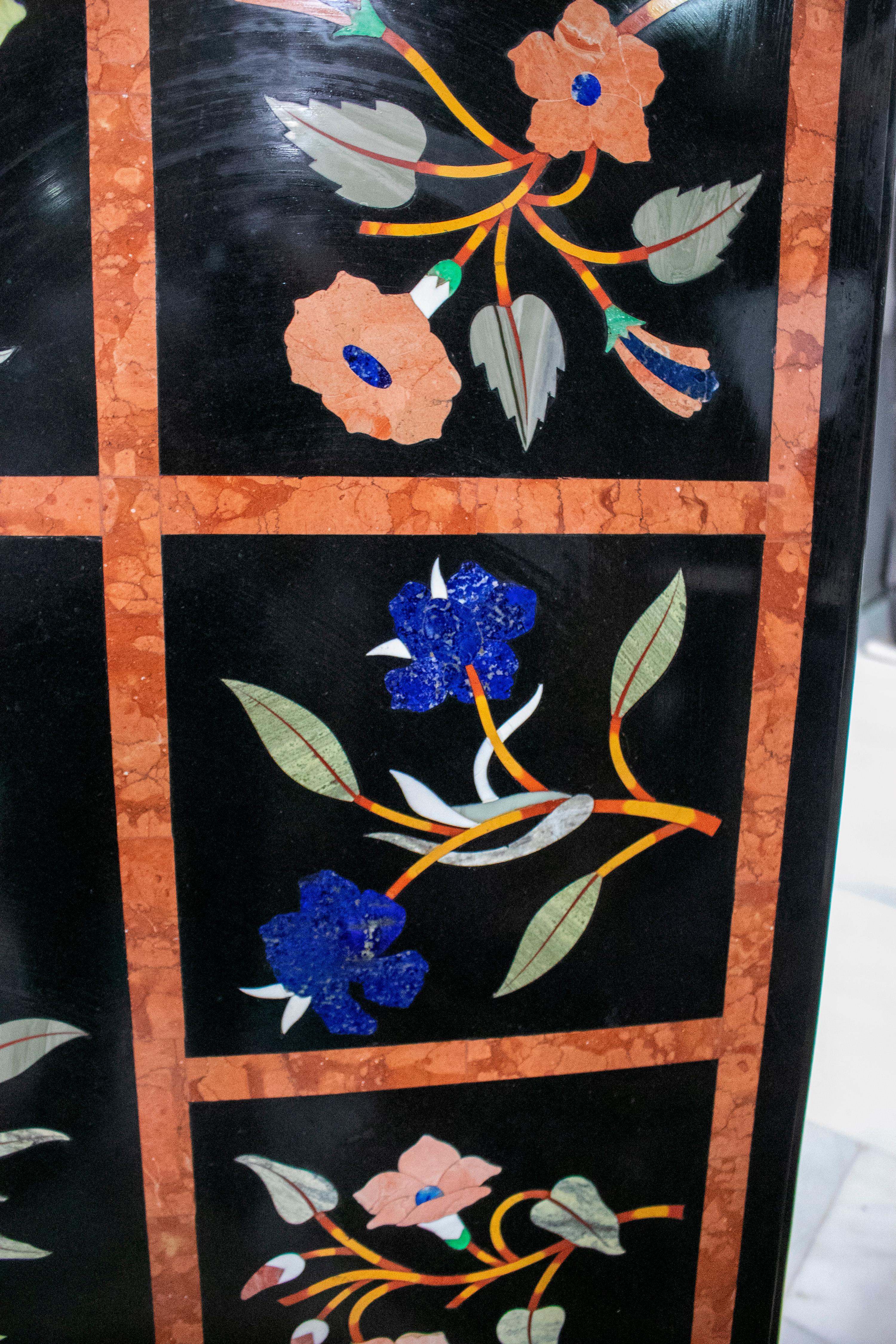 Italienische Pietre Dure-Stein-Tischplatte mit Ornament-Blumenschmuck im Angebot 4