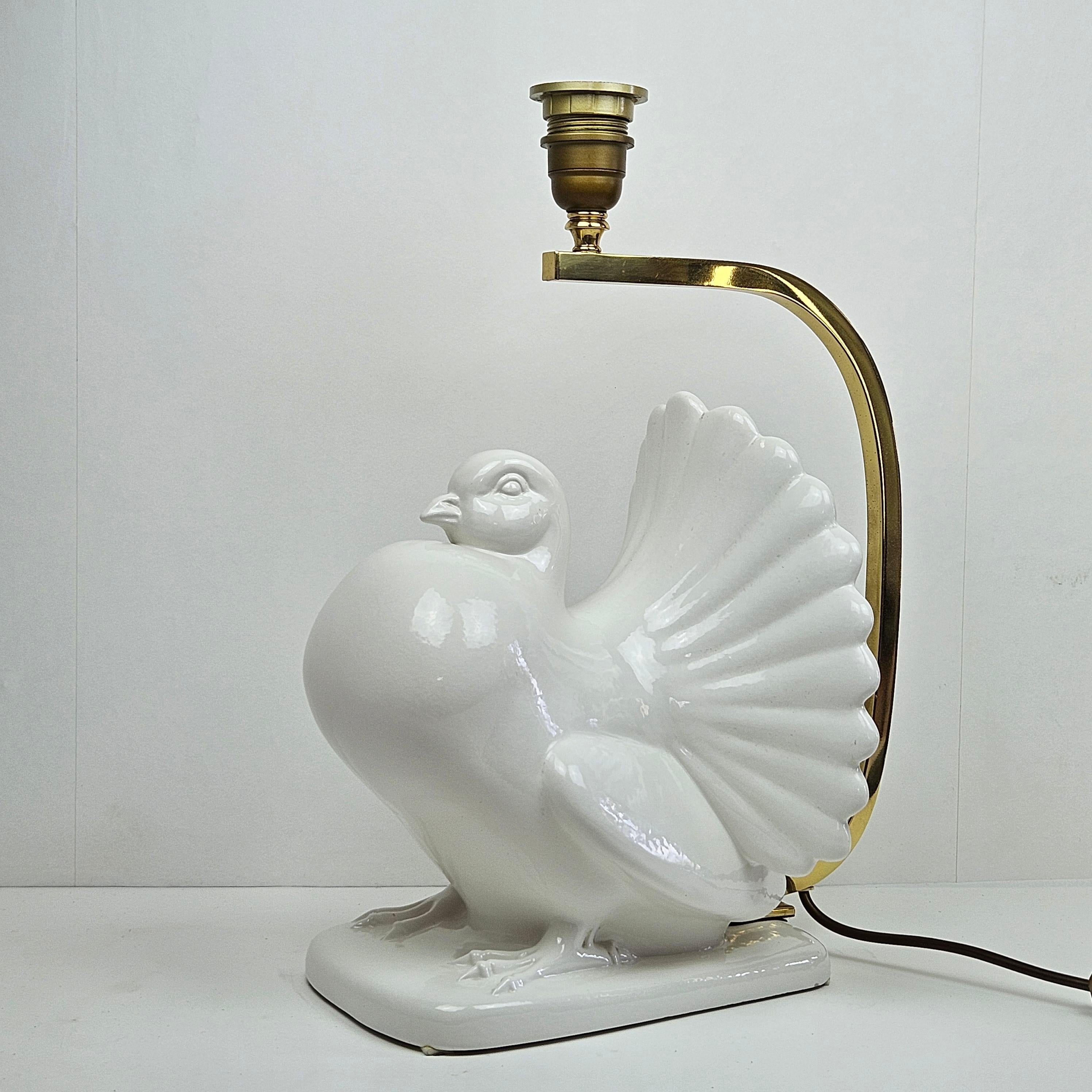 pigeon table lamp