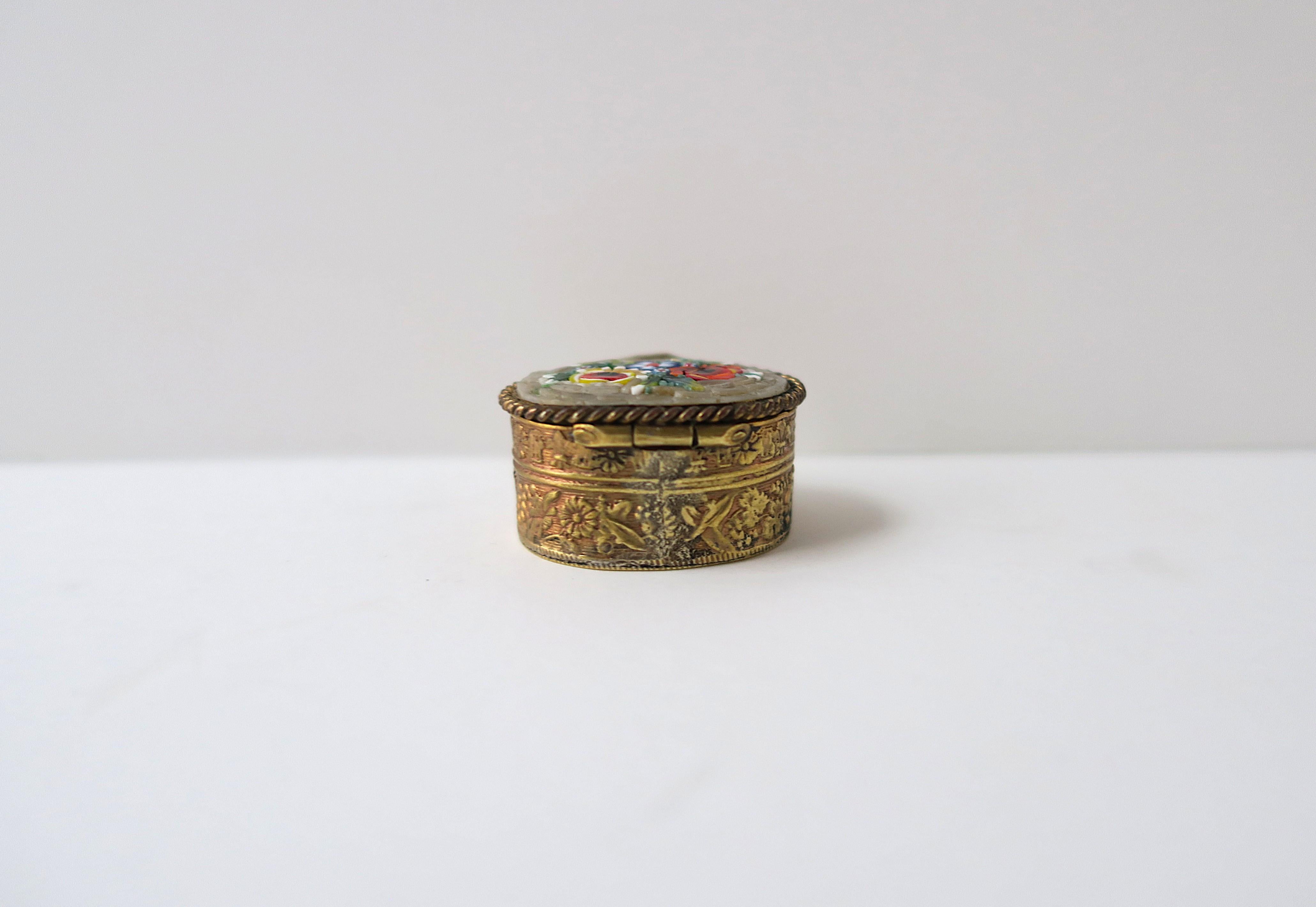Italian Pill Box Micro Mosaic Millefiori im Angebot 3