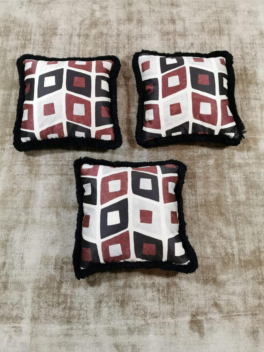 We kindly suggest you read the whole description, because with it we try to give you detailed technical and historical information to guarantee the authenticity of our objects.
Pillows (set of 3) handmade in Dedar satin fabric and velvet on the