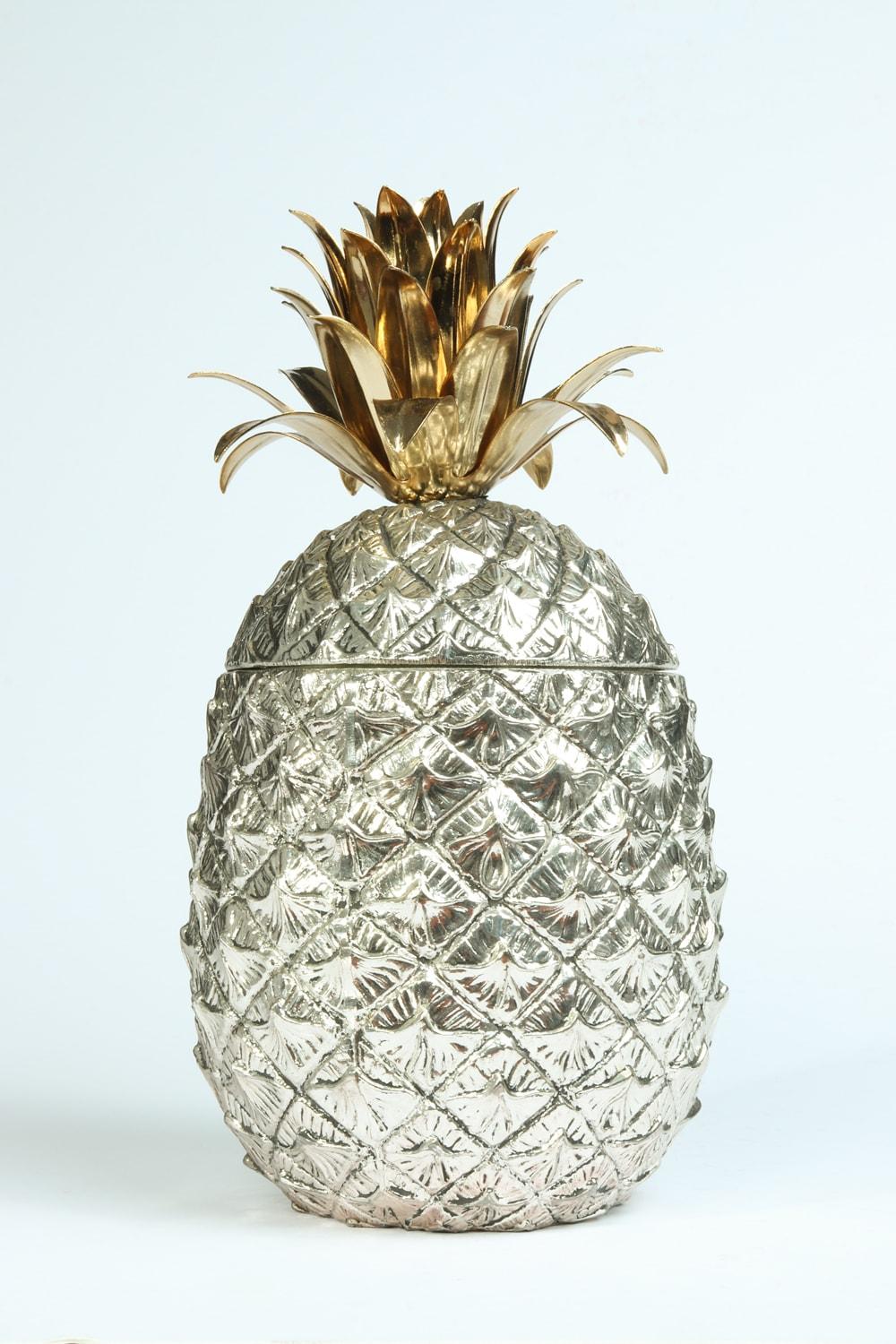 Italian “Pineapple” Ice bucket by Mauro Manetti circa 1960

 

Pineapple ice bucket designed by Mauro Manetti and produced by Fonderia d’Arte Firenze in Italy in the 1960s, this is the best condition one that I have seen it looks to never have