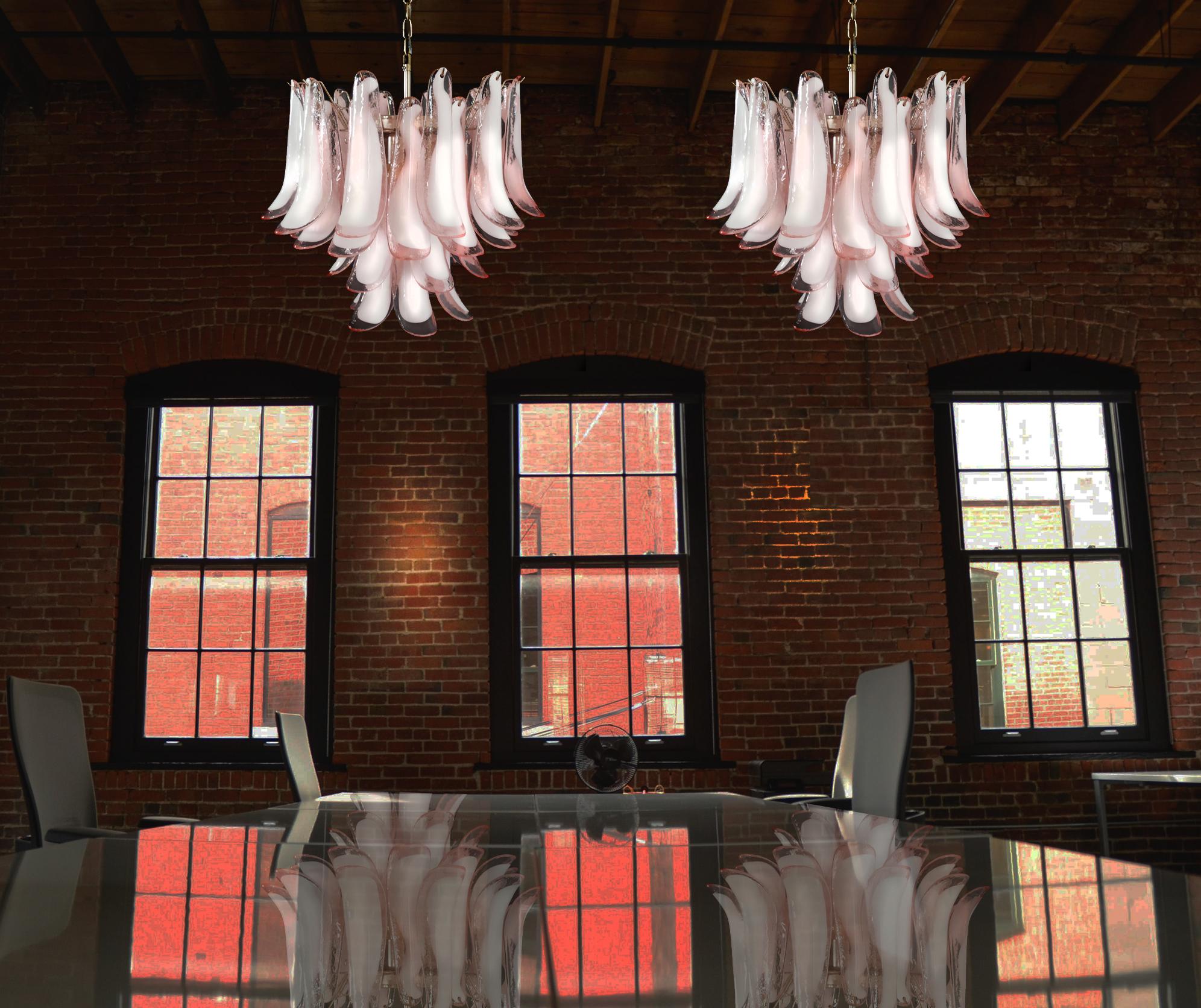 20th Century Italian 36 Pink and White Petals Chandelier, Murano For Sale