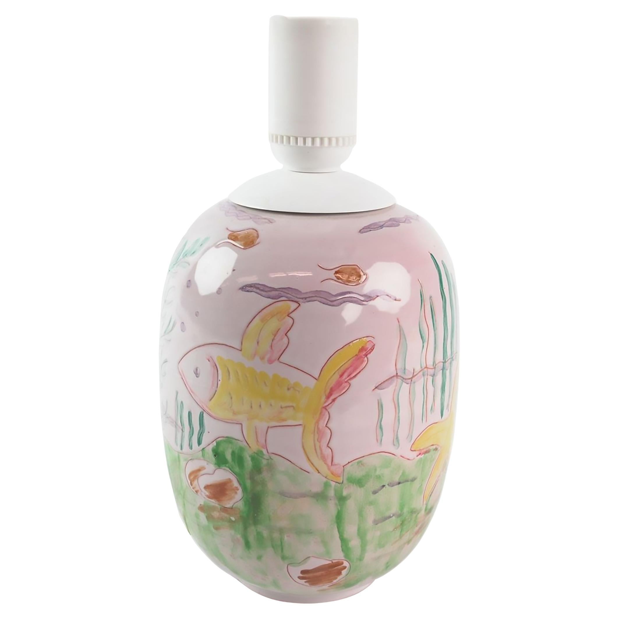 Mid-Century Modern Lampe de table italienne en céramique émaillée rose avec motif inspiré de la mer en vente