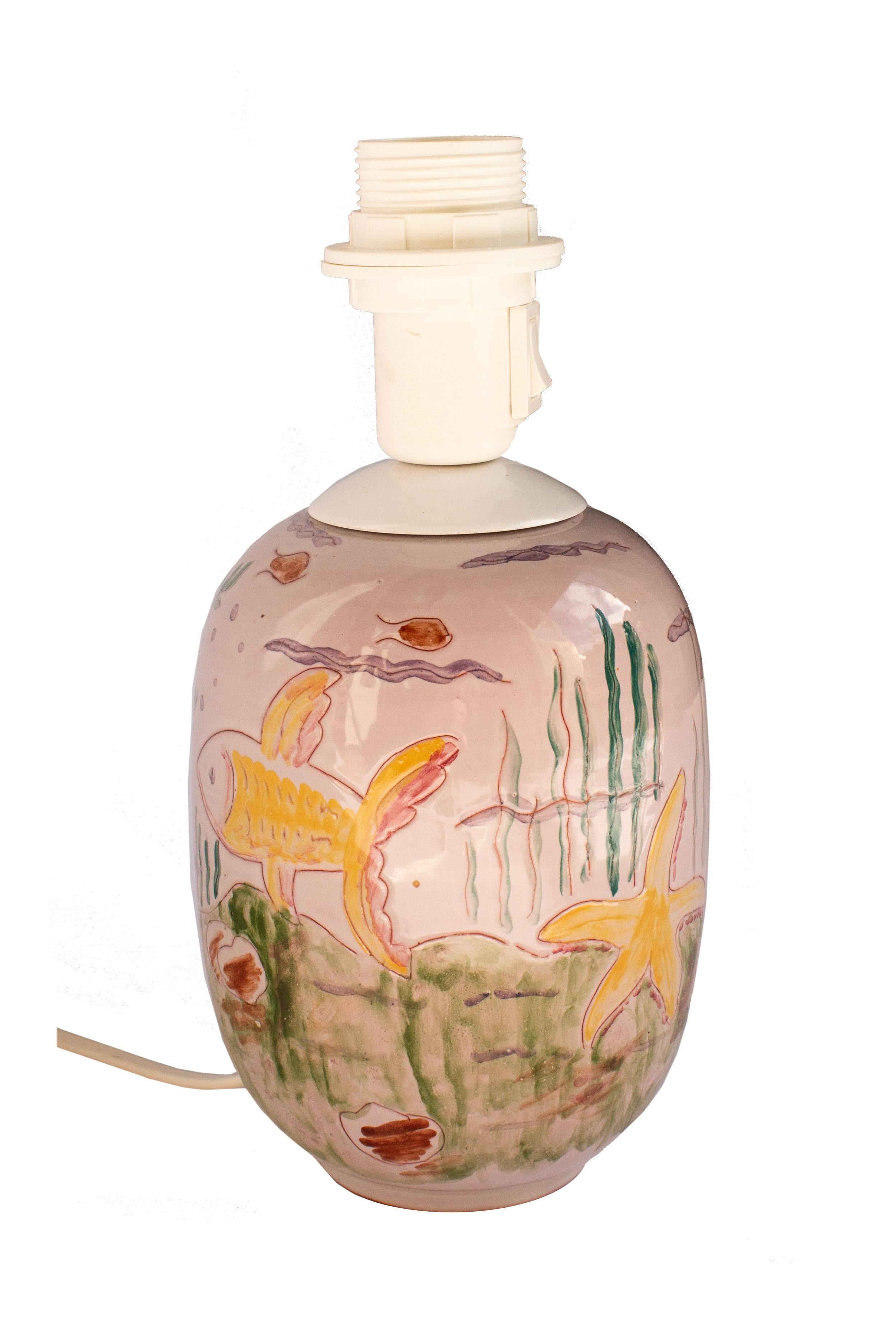 Lampe de table italienne en céramique émaillée rose avec motif inspiré de la mer Bon état - En vente à Stockholm, SE