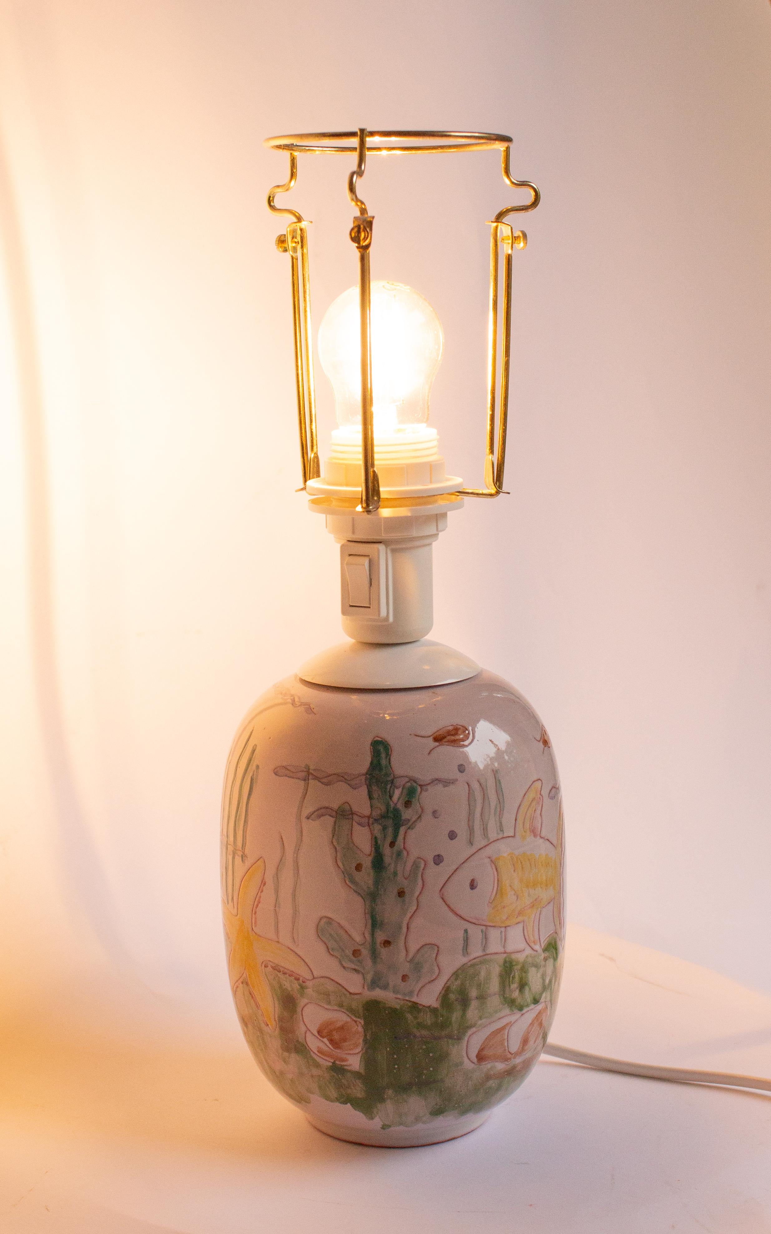 Lampe de table italienne en céramique émaillée rose avec motif inspiré de la mer en vente 2