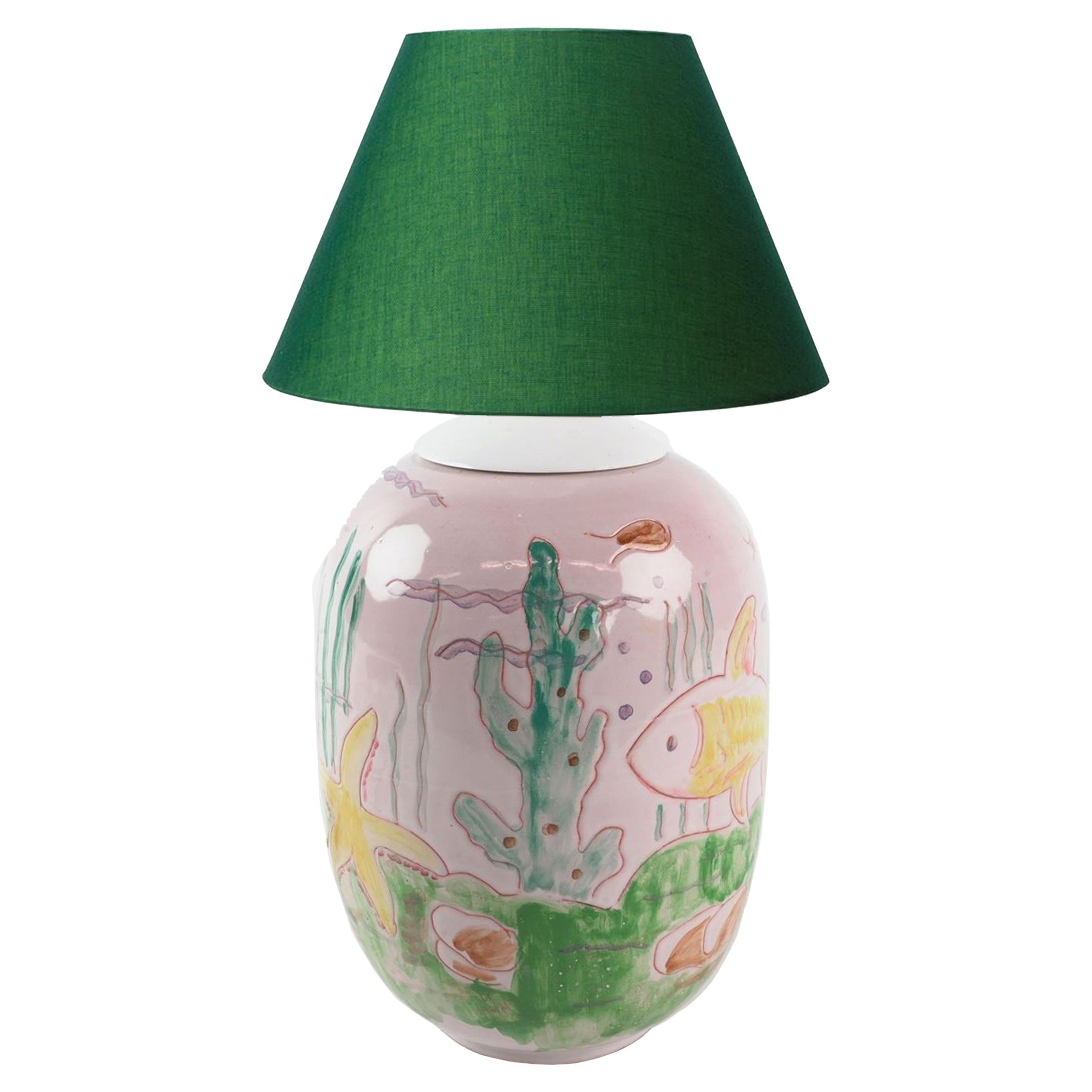 Lampada da tavolo italiana in ceramica smaltata rosa con motivo ispirato al mare