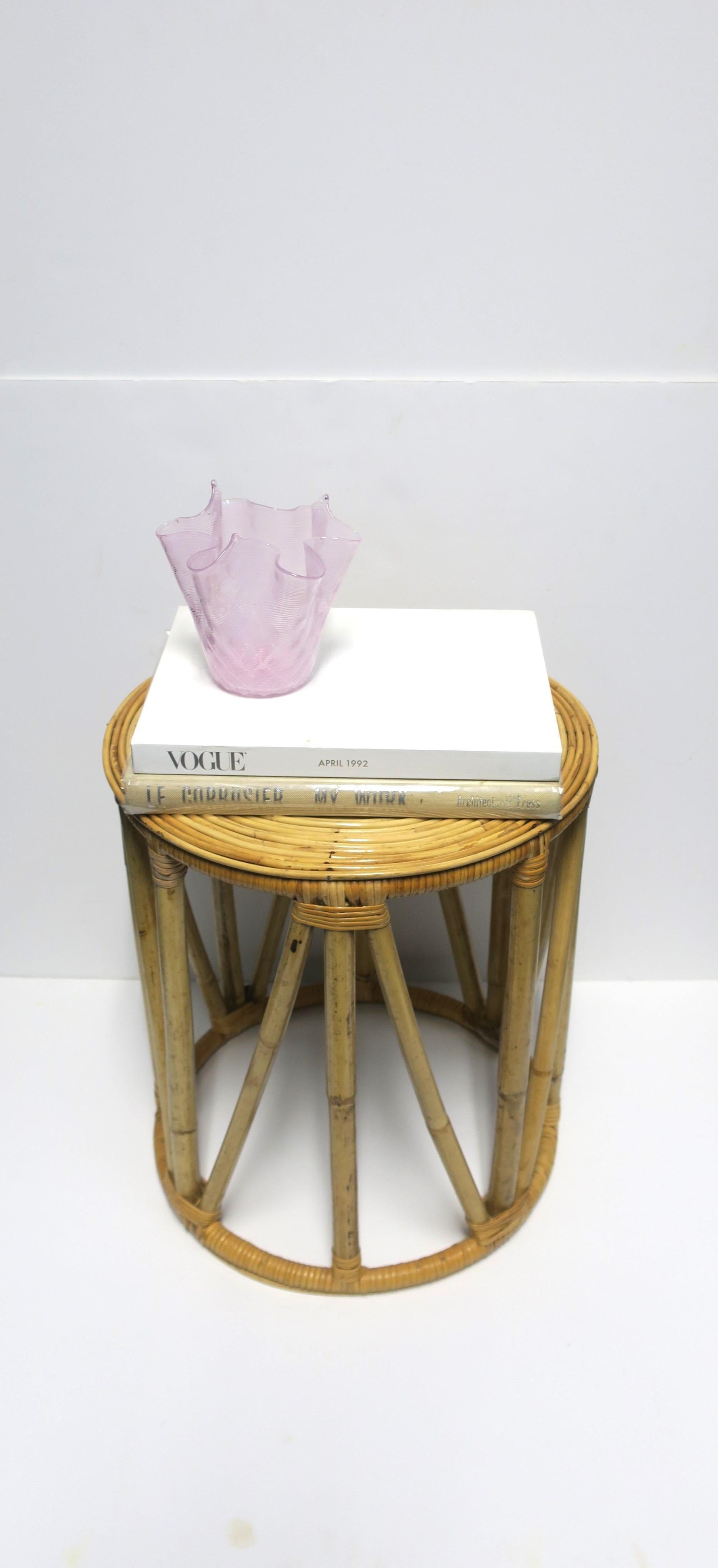Jarrón de cristal artístico veneciano italiano de Murano con pañuelo rosa siglo XX en venta