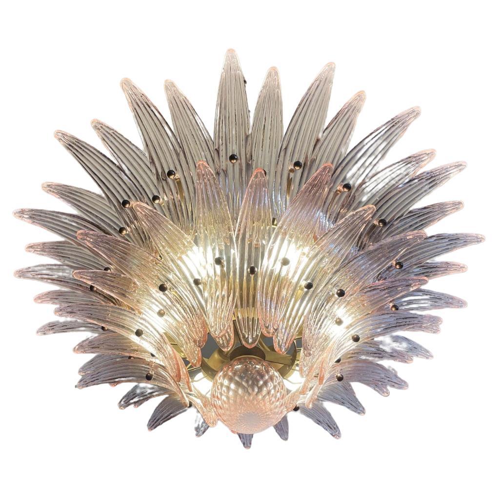 Italiano Lampadario italiano a palmette con foglie rosa, Murano in vendita