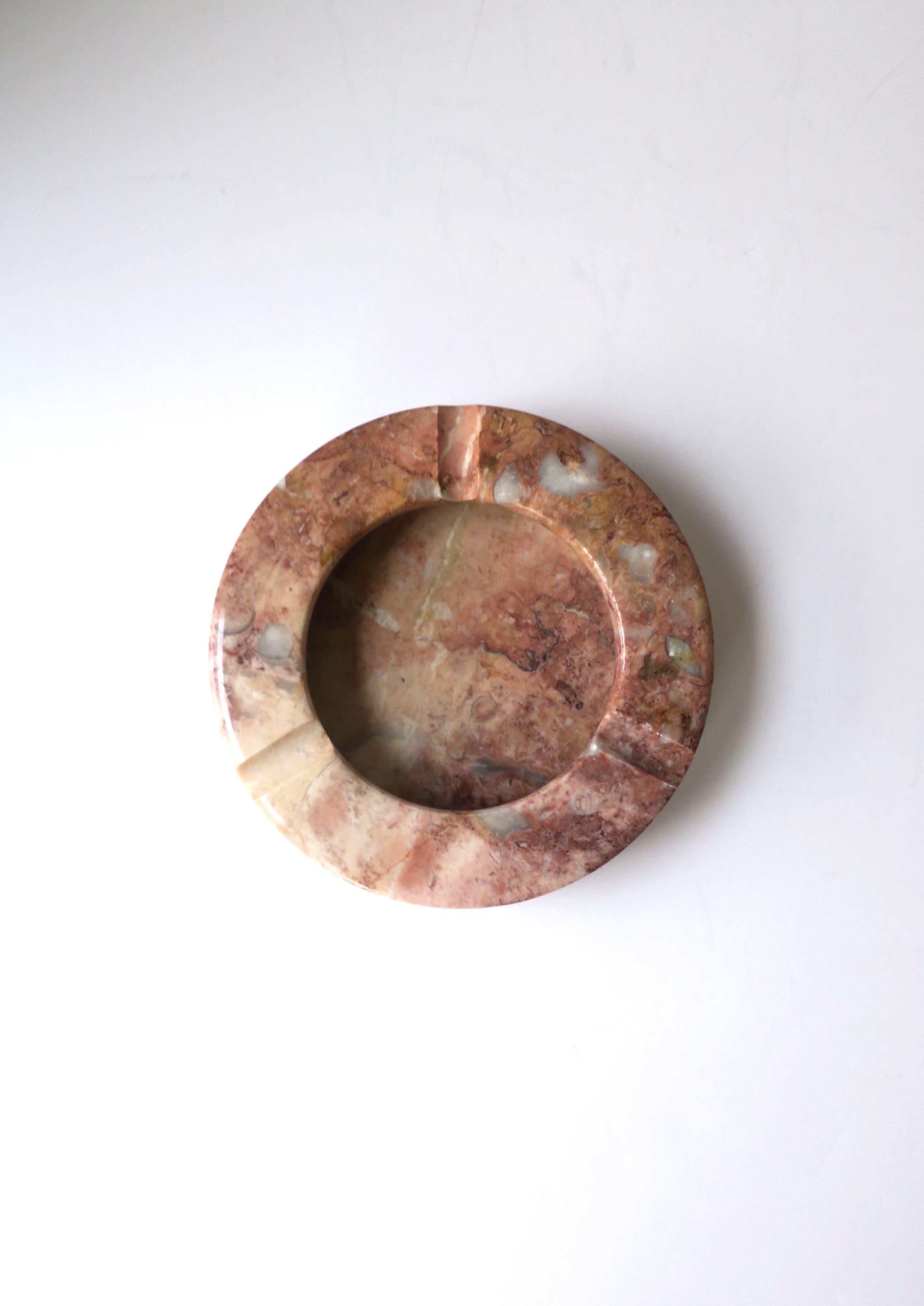 An Italian multi-hued pink marble ashtray, circa mid-20th century, Italy. Piece appears to have never been used. Use as an ashtray (three indents around top), or a vide-poche catchall for jewelry, etc. 

Dimensions: 1.5
