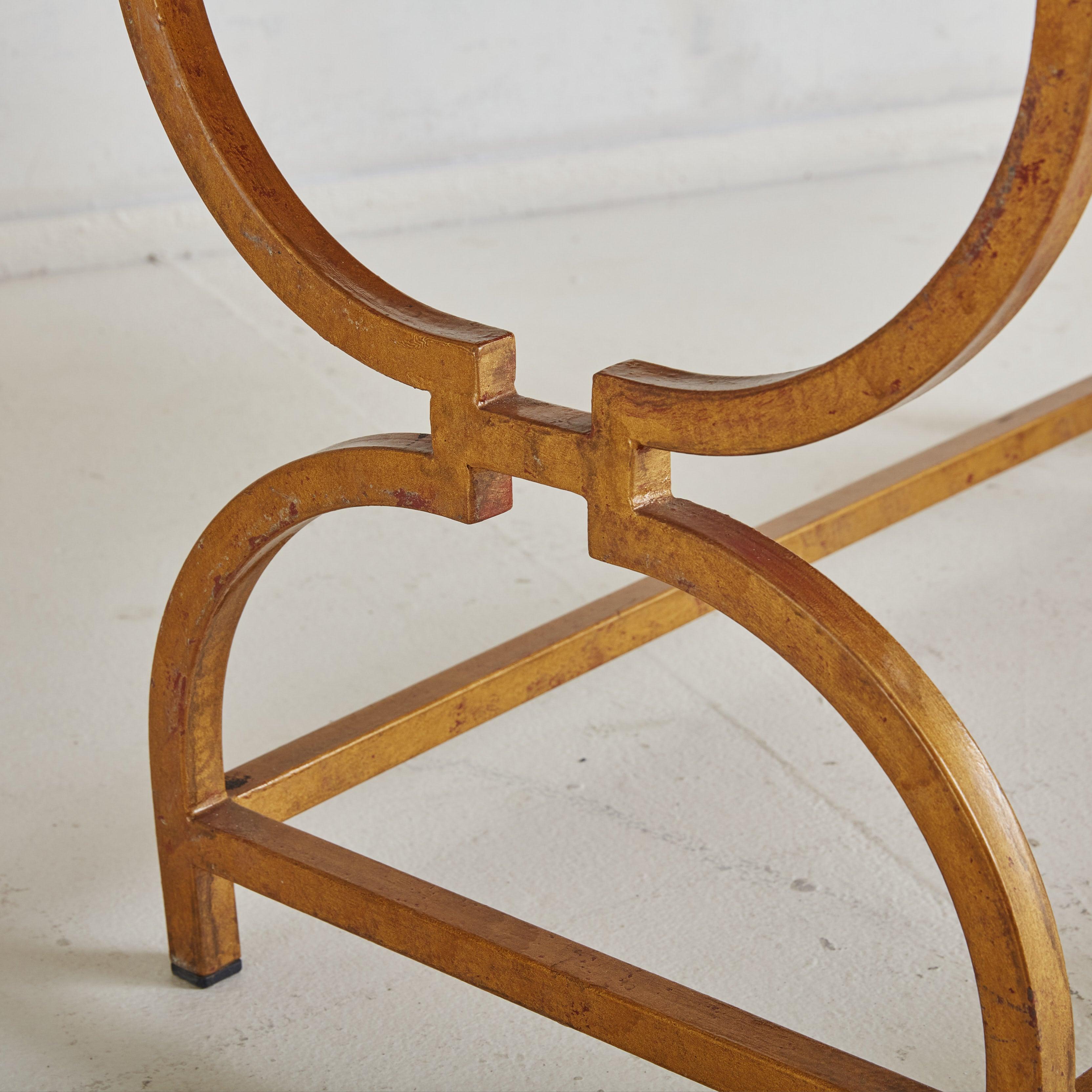 Table basse italienne rose et laiton, années 1960 en vente 2