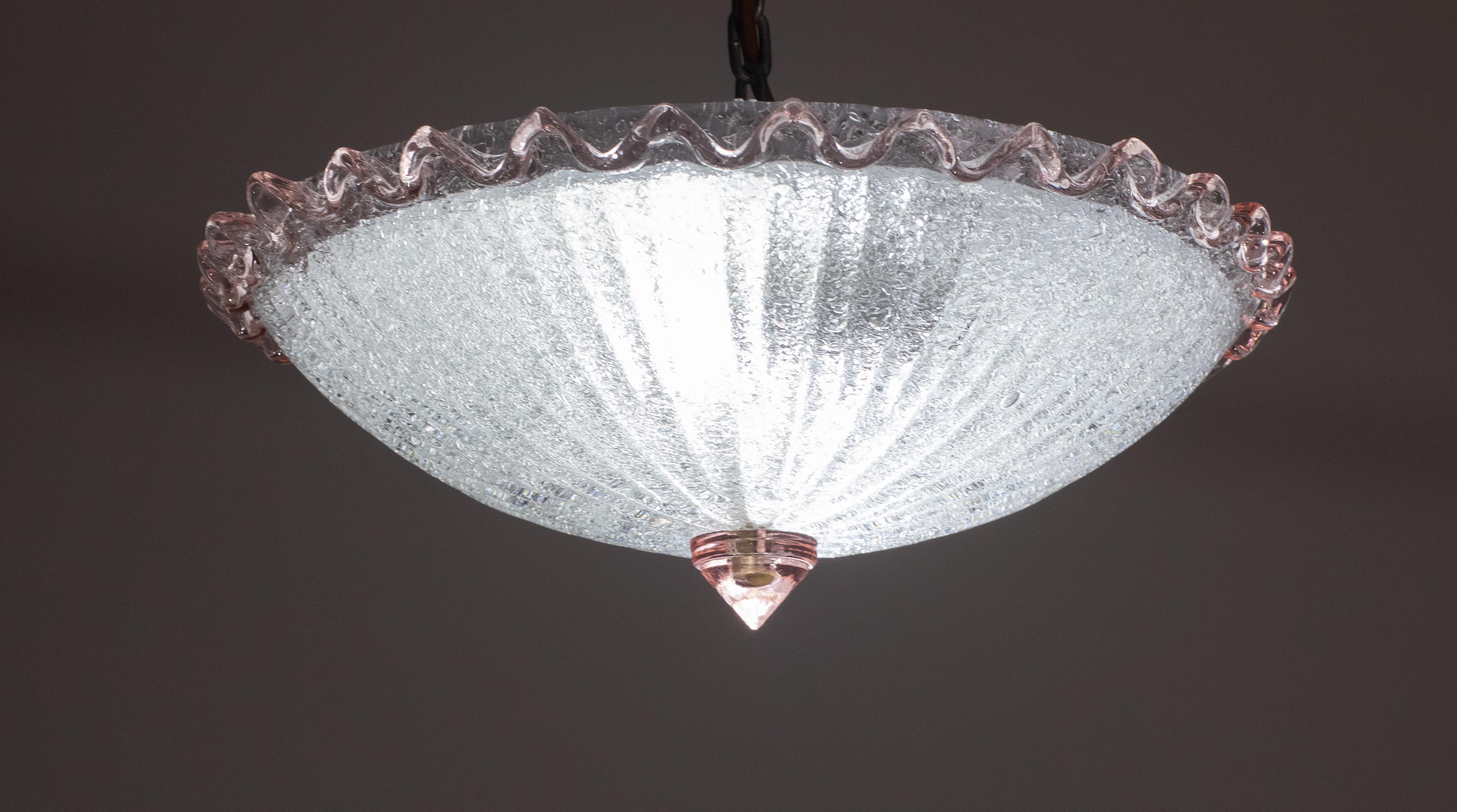 Stunning pink and transparent/silver Murano ceiling light.
The ceiling light consists of two glass elements, the central plate plus the pink low element.
The central plate is surrounded by a wavy pink stripe typical of Venetian\Murano