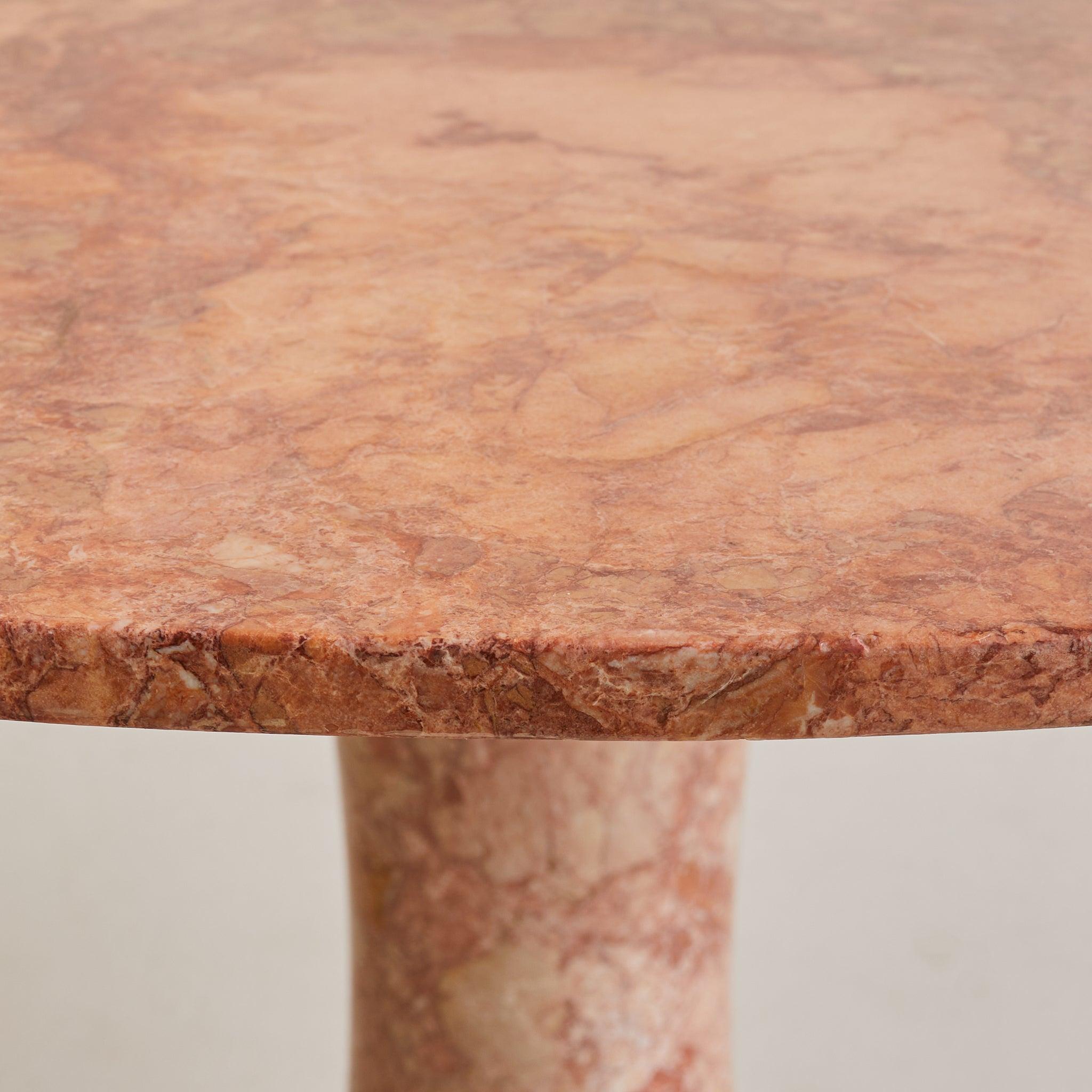Italian Pink + Red Marble Pedestal Dining or Center Table, 1970s (Marmor) im Angebot