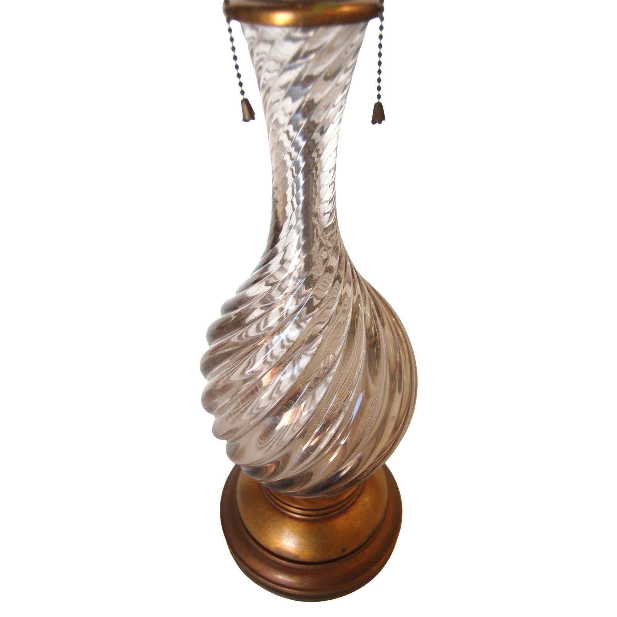 Lampada da tavolo in vetro di Murano rosa a spirale di metà secolo con base in ottone In condizioni ottime in vendita a Van Nuys, CA