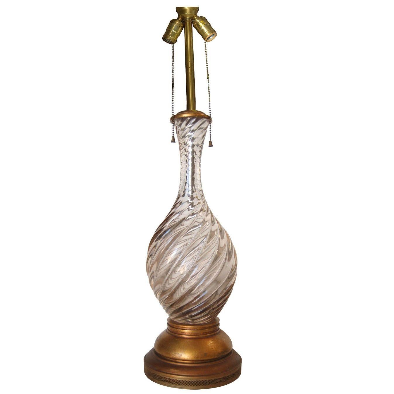 Lampada da tavolo in vetro di Murano rosa a spirale di metà secolo con base in ottone in vendita 1