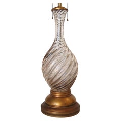 Italienische Mitte des Jahrhunderts Rosa gewirbelt Murano Glas Tischlampe w / Messing Basis