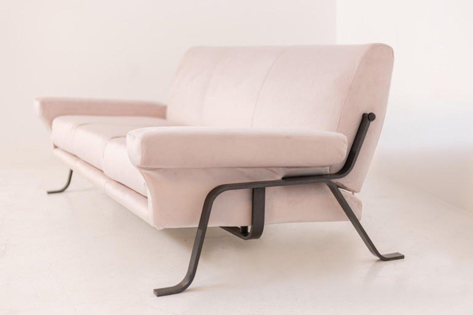 Italian Pink Velvet Sofa by Ignazio Gardella In Good Condition In Milano, IT
