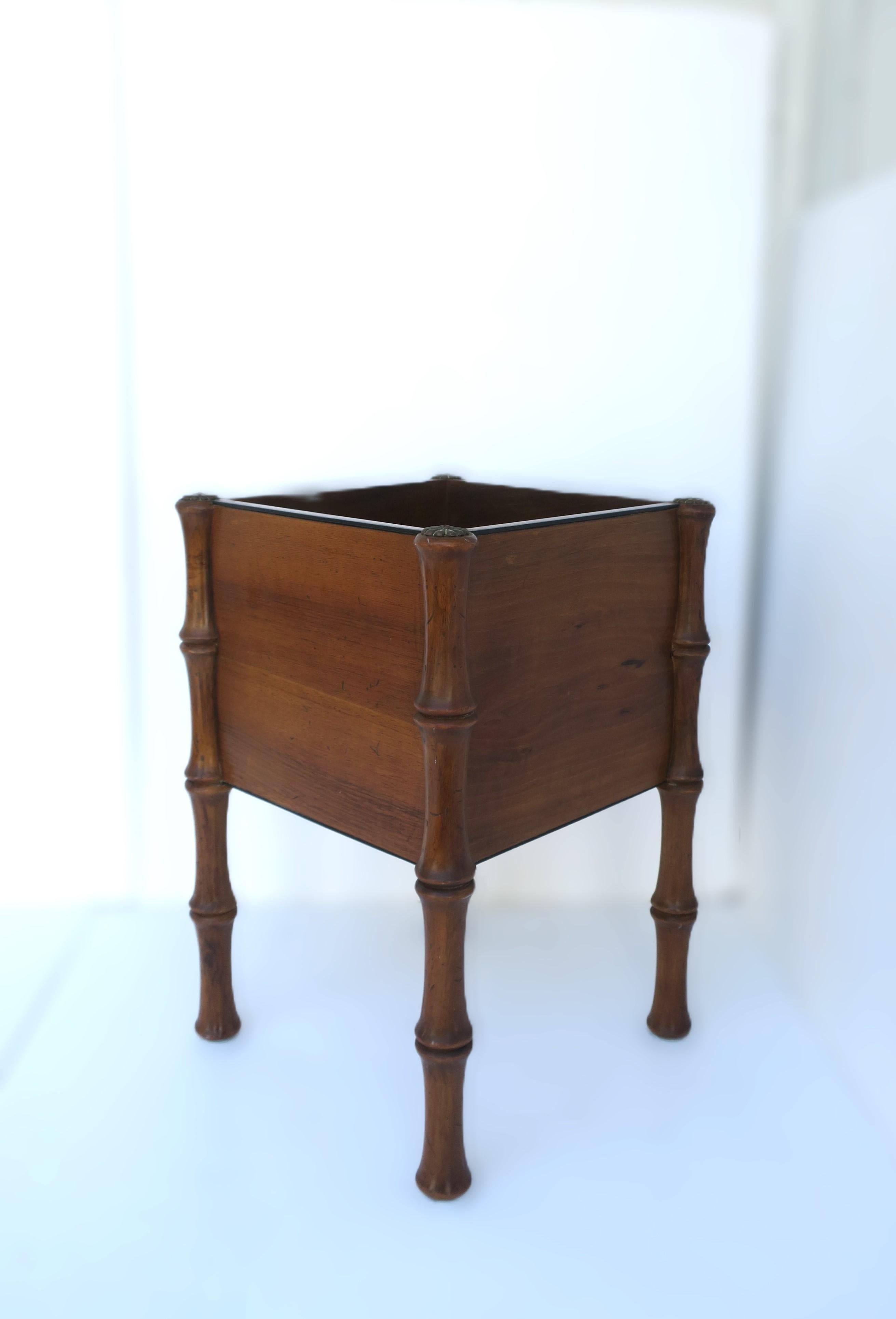 Legno Portapiante italiano con stile in bambù in vendita