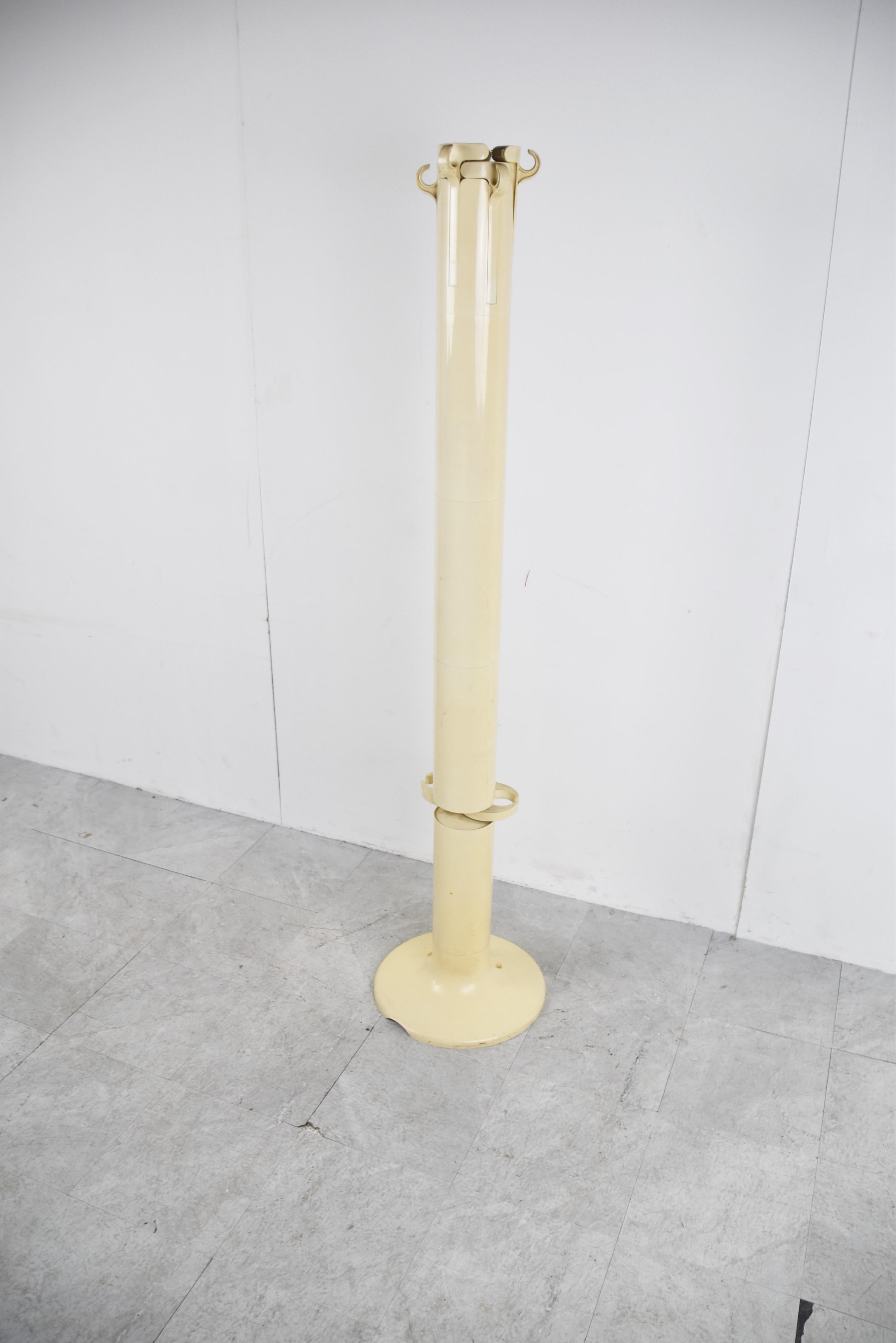 Italian Planta Coat Rack by Giancarlo Piretti for Anonima Castelli In Good Condition For Sale In HEVERLEE, BE