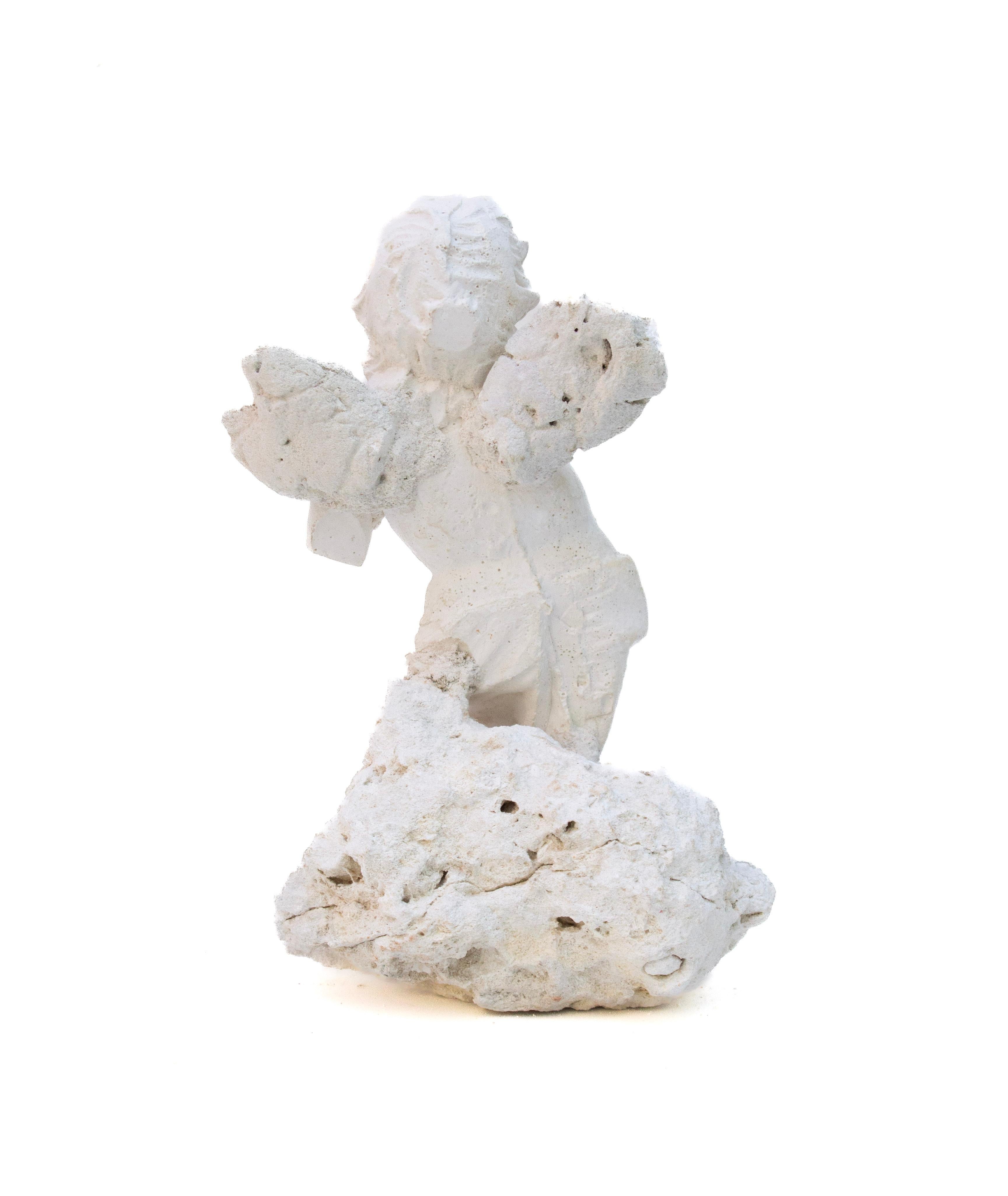 XIX secolo Italian Plaster Cherub with White Polished Agate Coral Wings and Base. in vendita